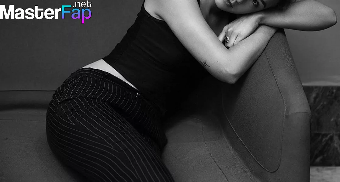 Alba August Free Leaked Boobs Picture