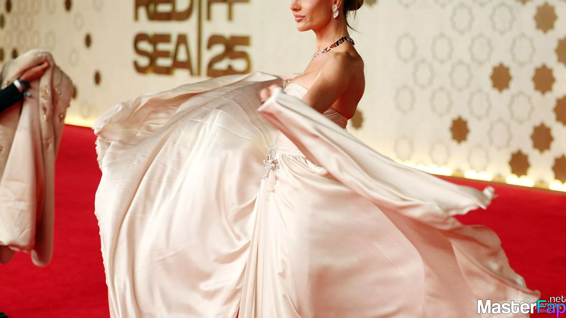 Alessandra Ambrosio Free Leaked Rough Picture