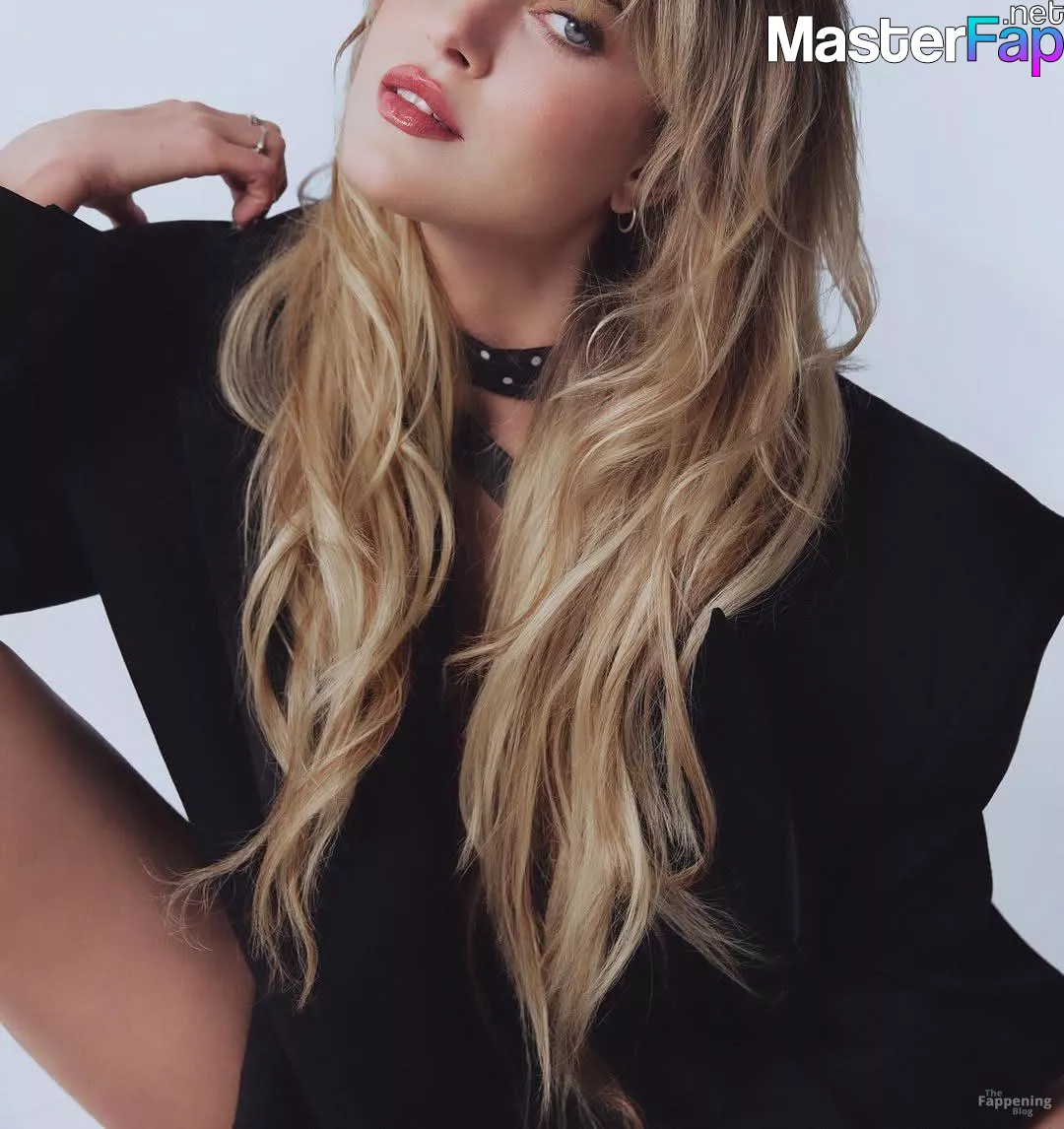 Anne Winters Free Leaked Tits Picture