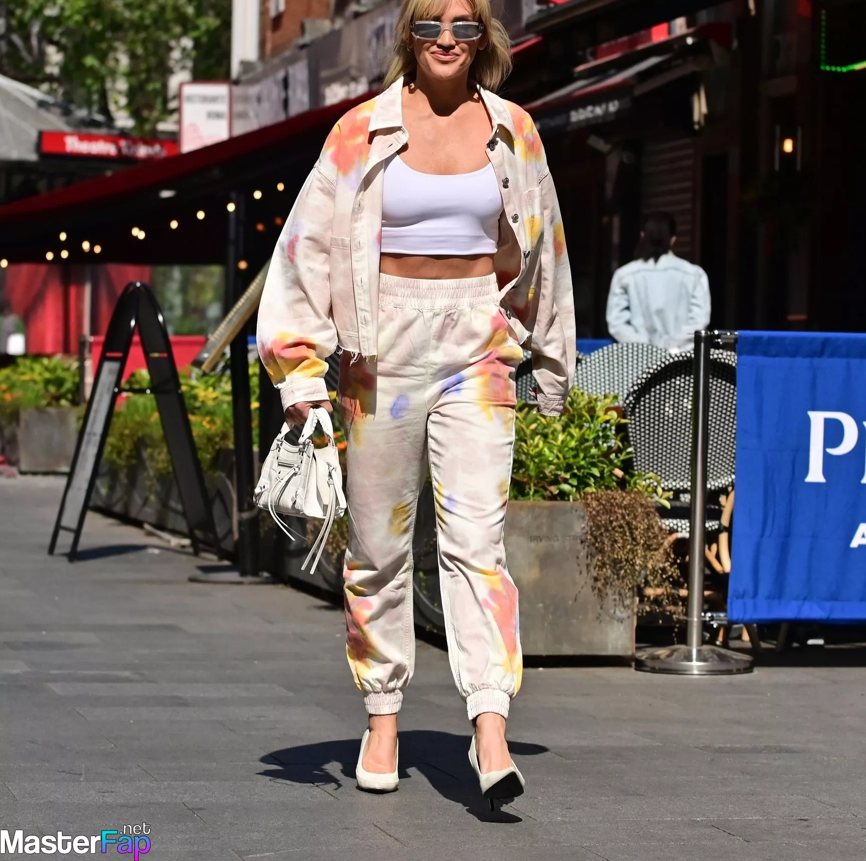 ashley-roberts