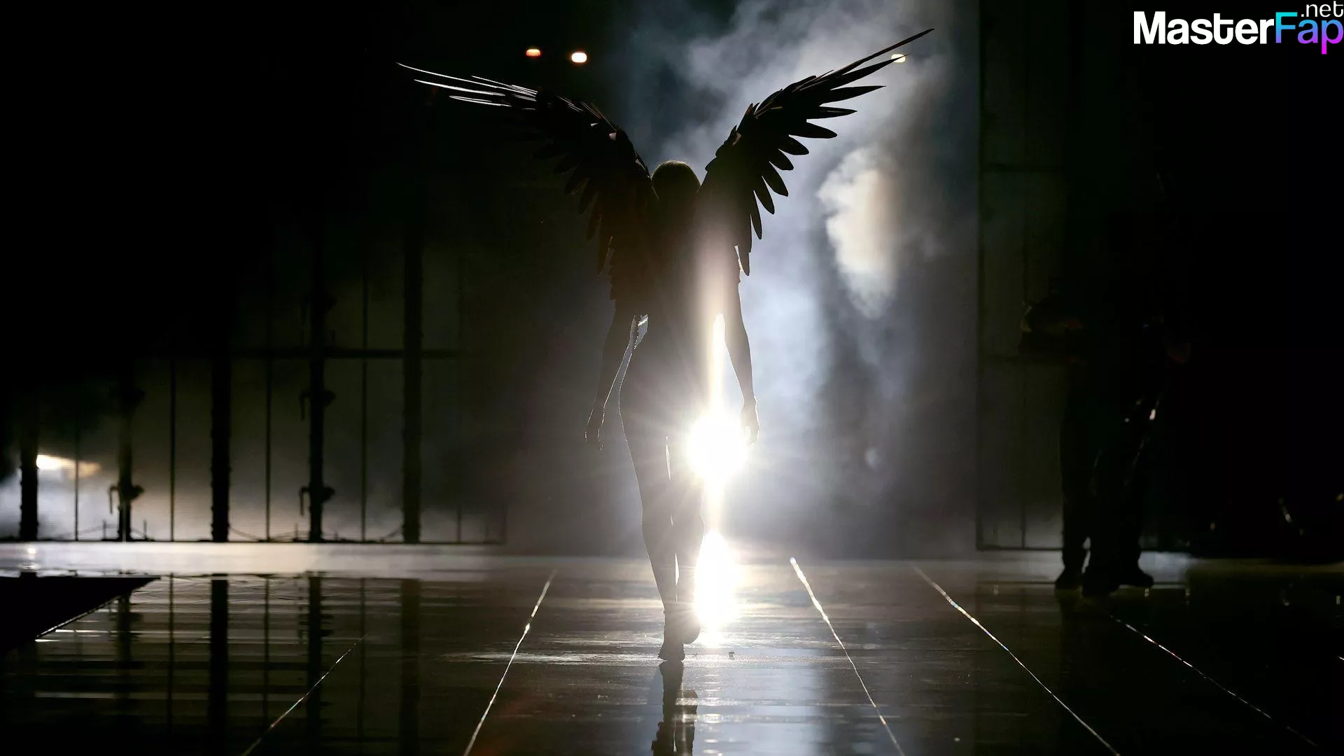 Candice Swanepoel Free Leaked Backstage Picture