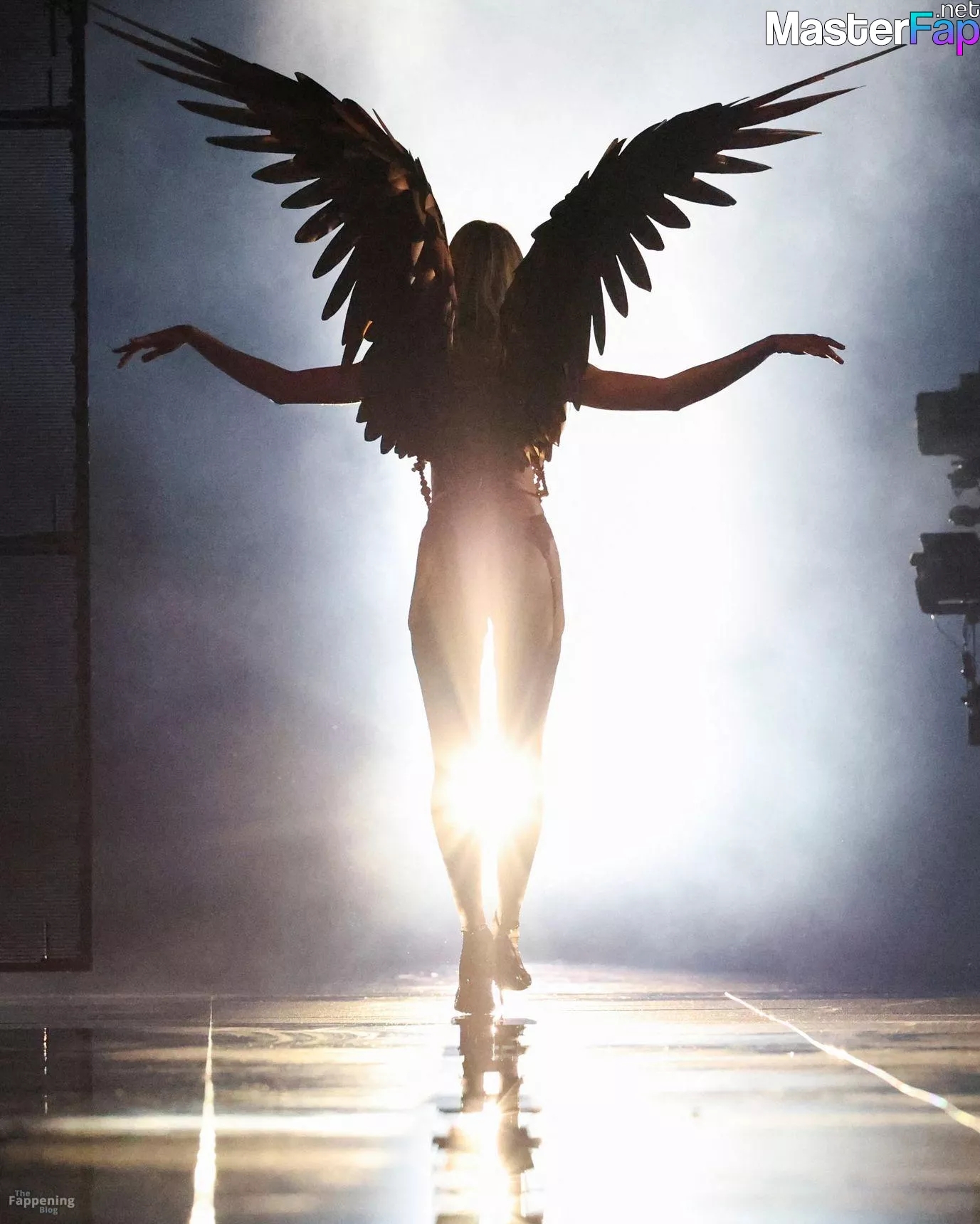 Candice Swanepoel Free Leaked Cumshot Picture