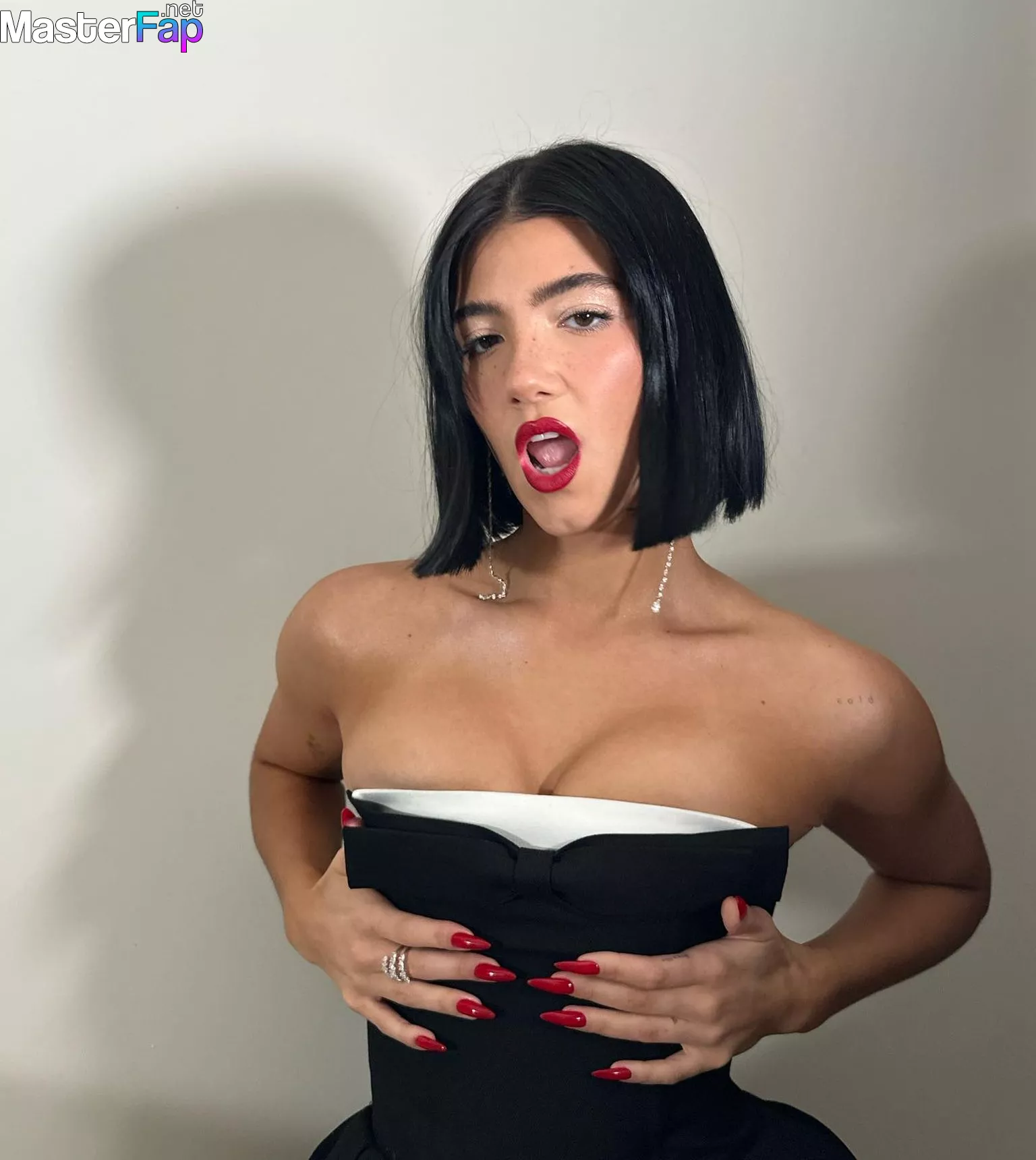 Best Celebrity Onlyfans To Follow In 2023 And What You'll
