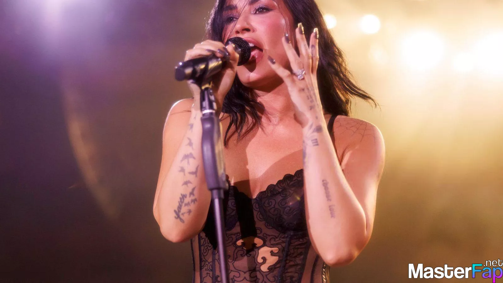 Demi Lovato Free Leaked Striptease Picture