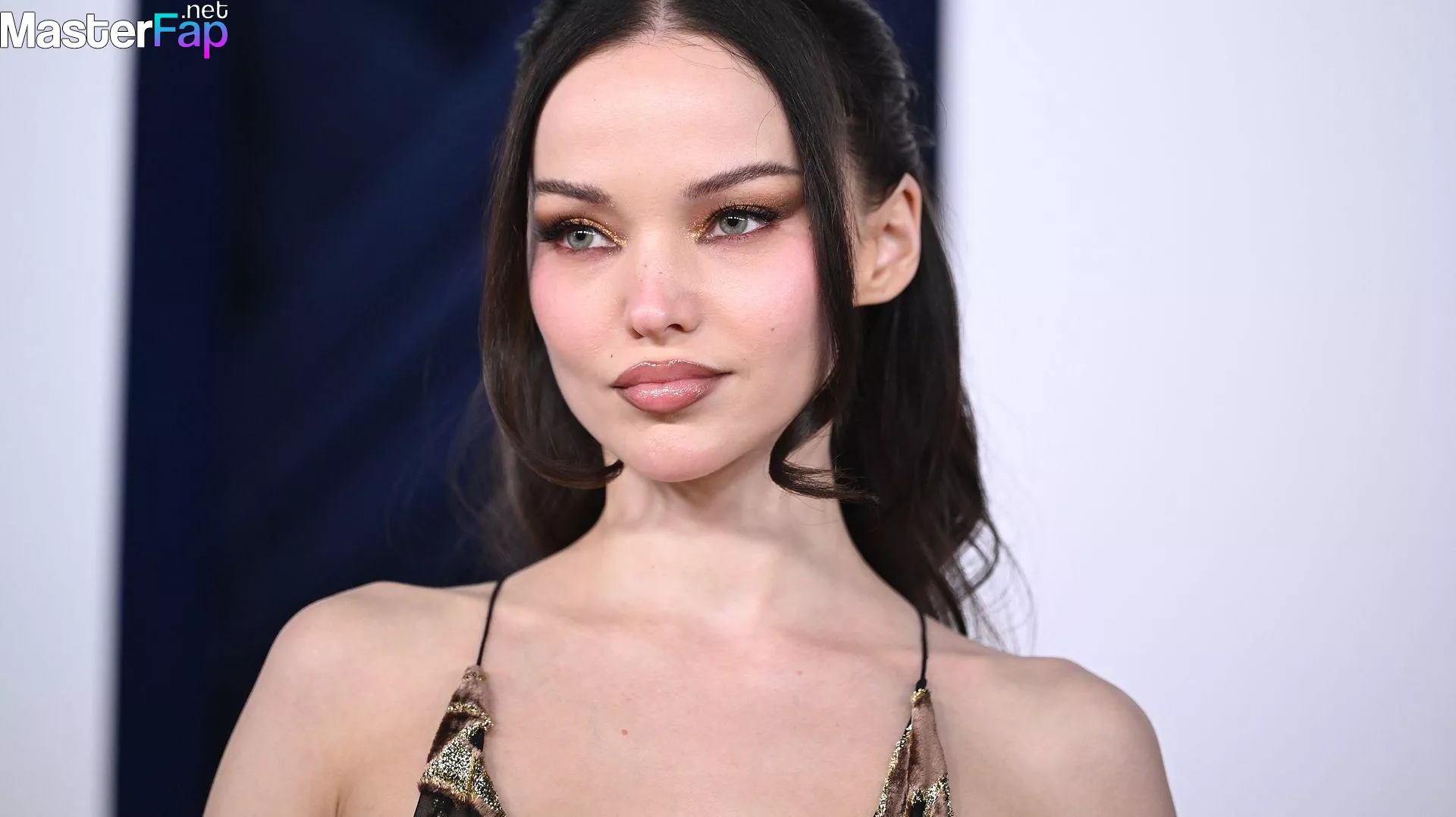 Dove Cameron Free Leaked Licking Picture