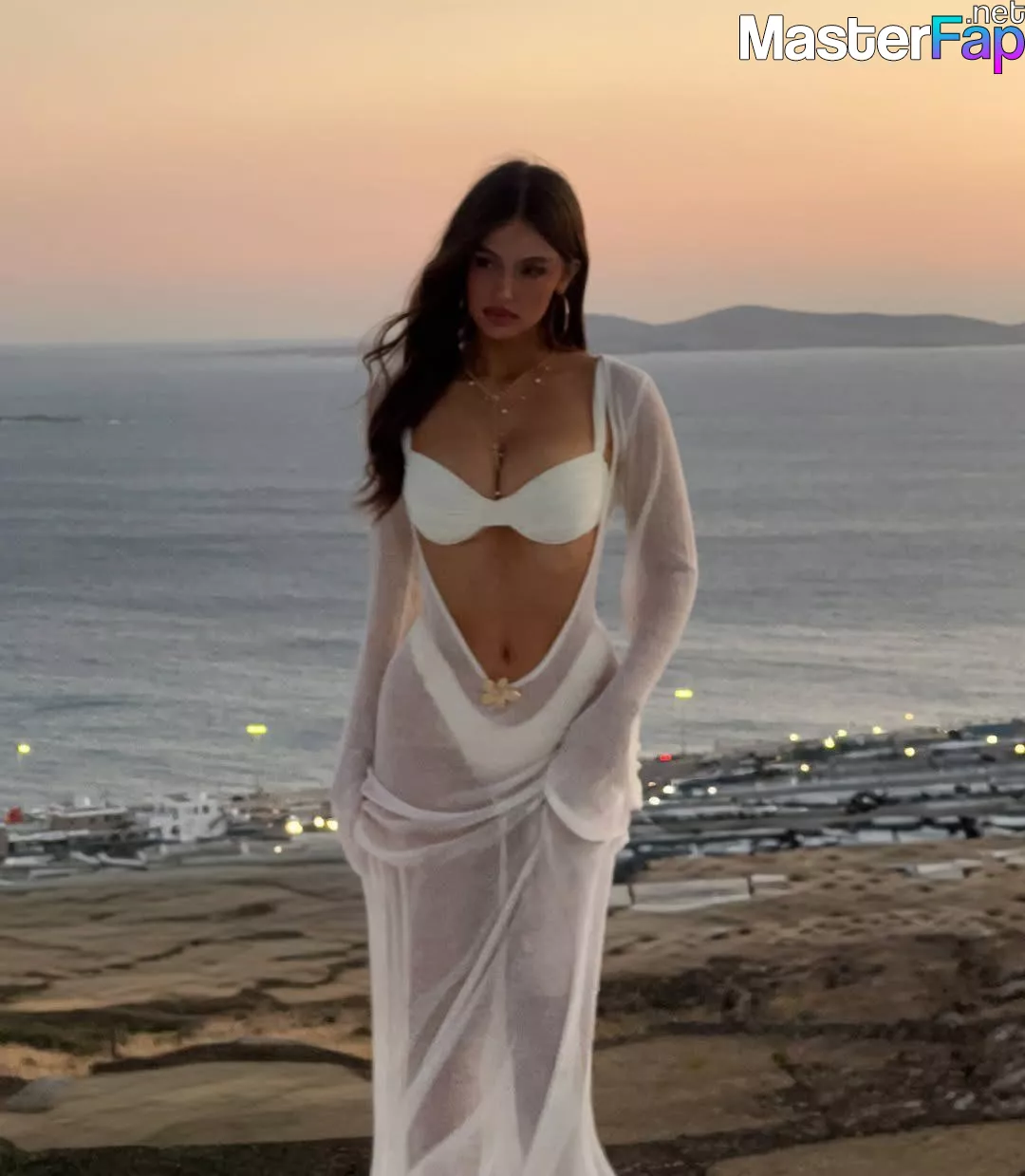 Ella Cervetto Free Leaked Boobs Picture