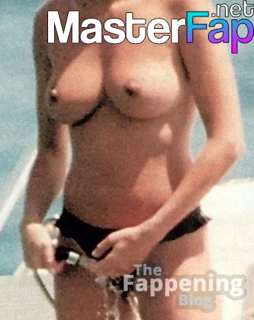 Elle Macpherson Free Leaked Butt Picture