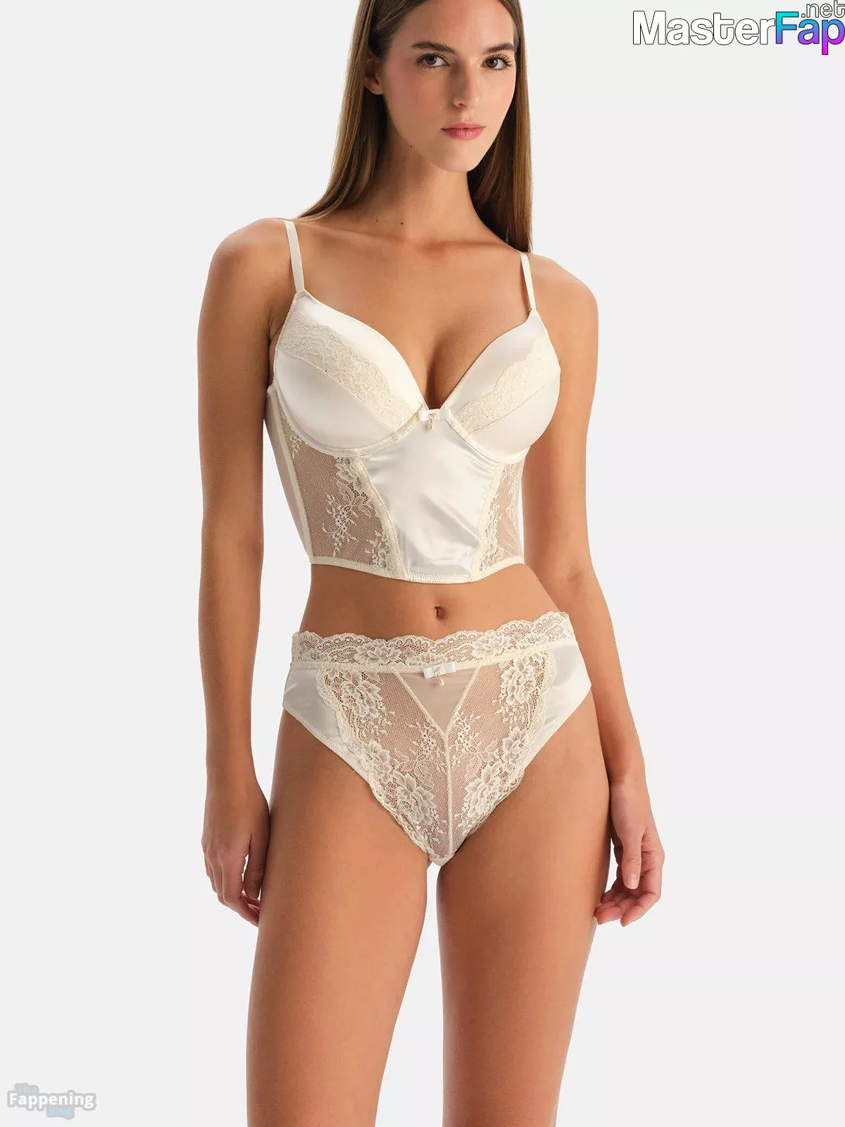 Emily Feld Free Leaked Strapon Picture