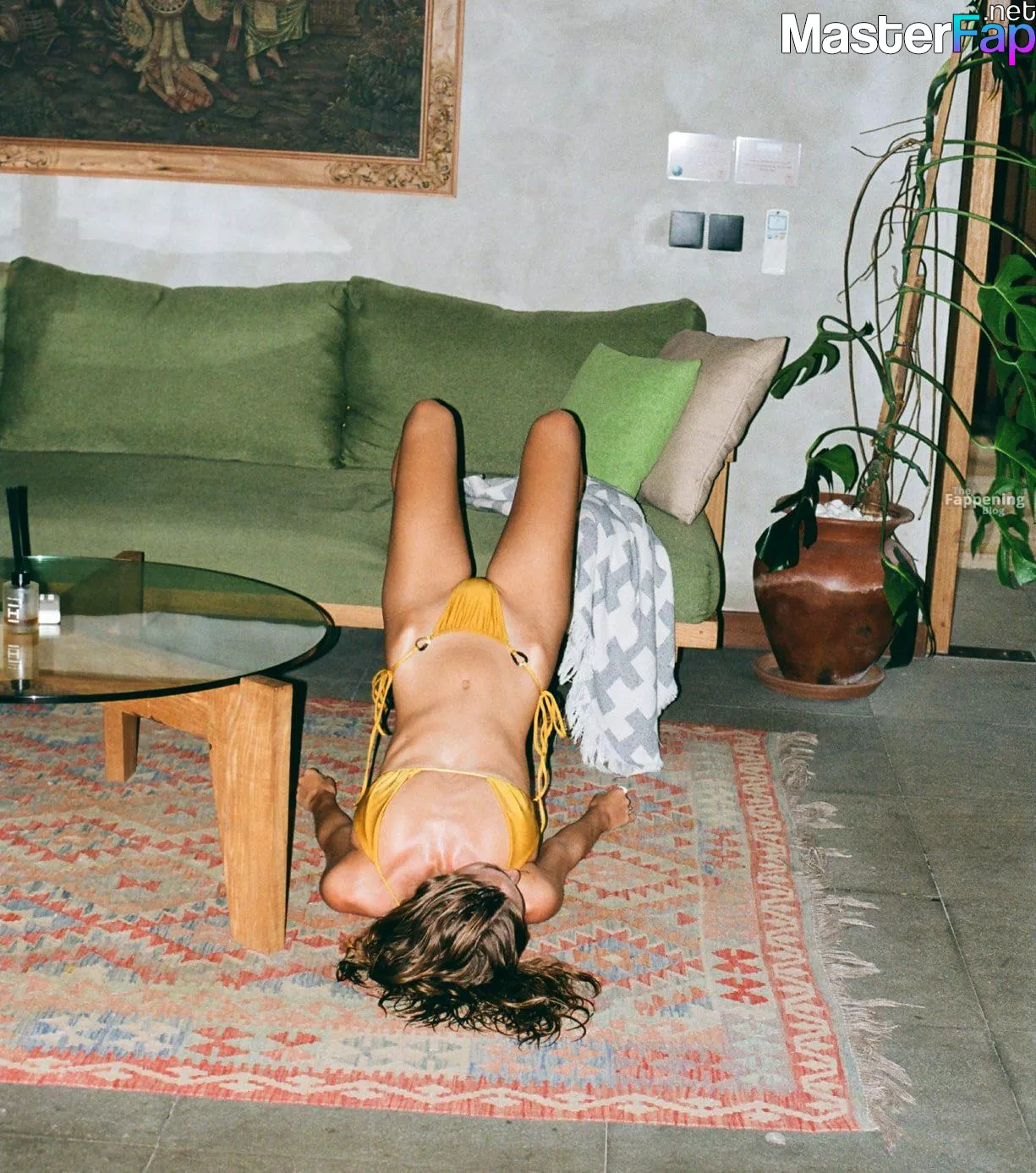 Emily Feld Free Leaked Butt Picture