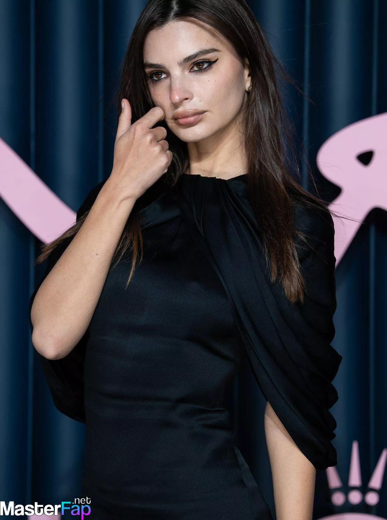 Emily Ratajkowski Free Leaked Boobs Picture