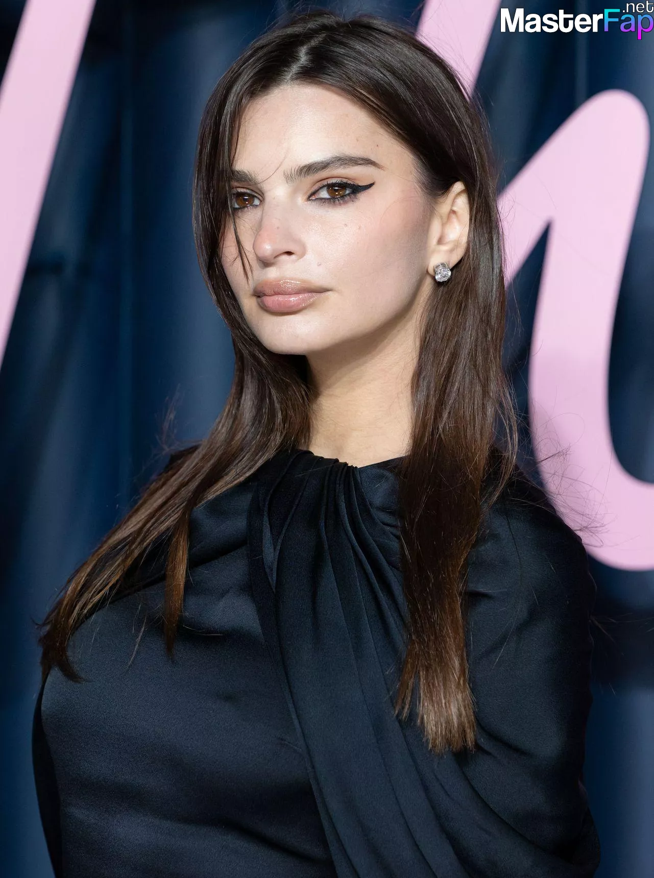 Emily Ratajkowski Free Leaked Squirt leaks Picture