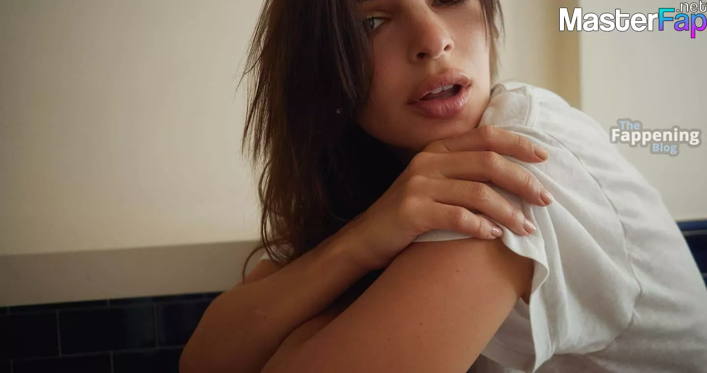 Emily Ratajkowski Free Leaked Boobs Picture