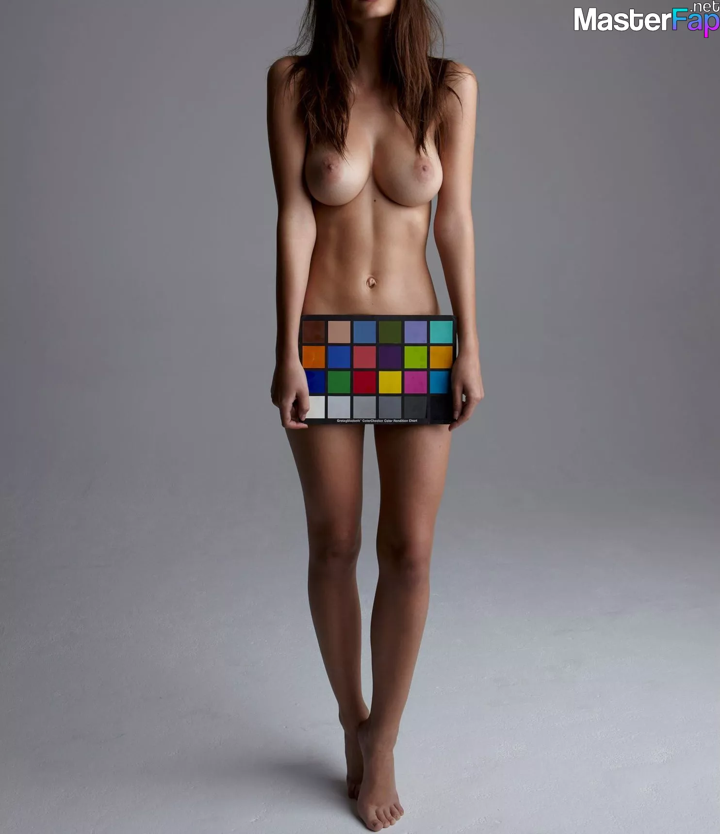 Emily Ratajkowski Free Leaked Tits Picture