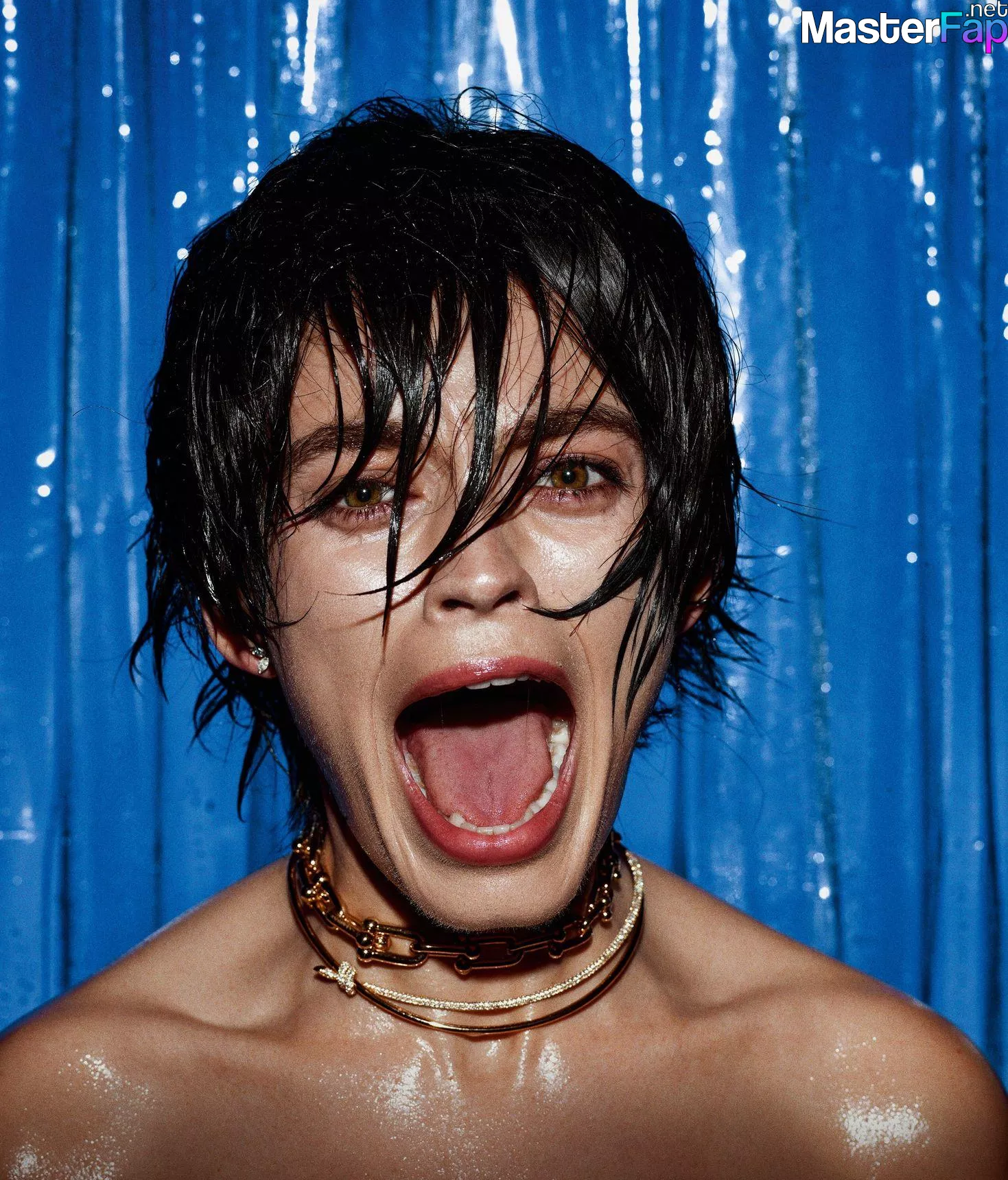 Emma Mackey Free Leaked Ass Picture