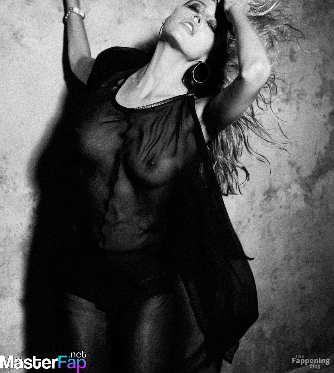 Estella Warren Free Leaked Tits Picture