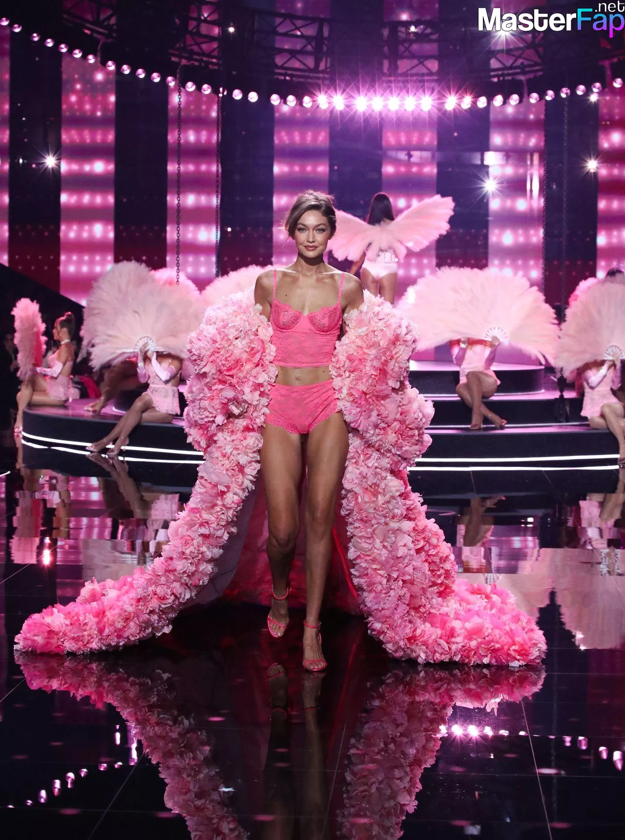 Gigi Hadid Free Leaked Striptease leaks Picture