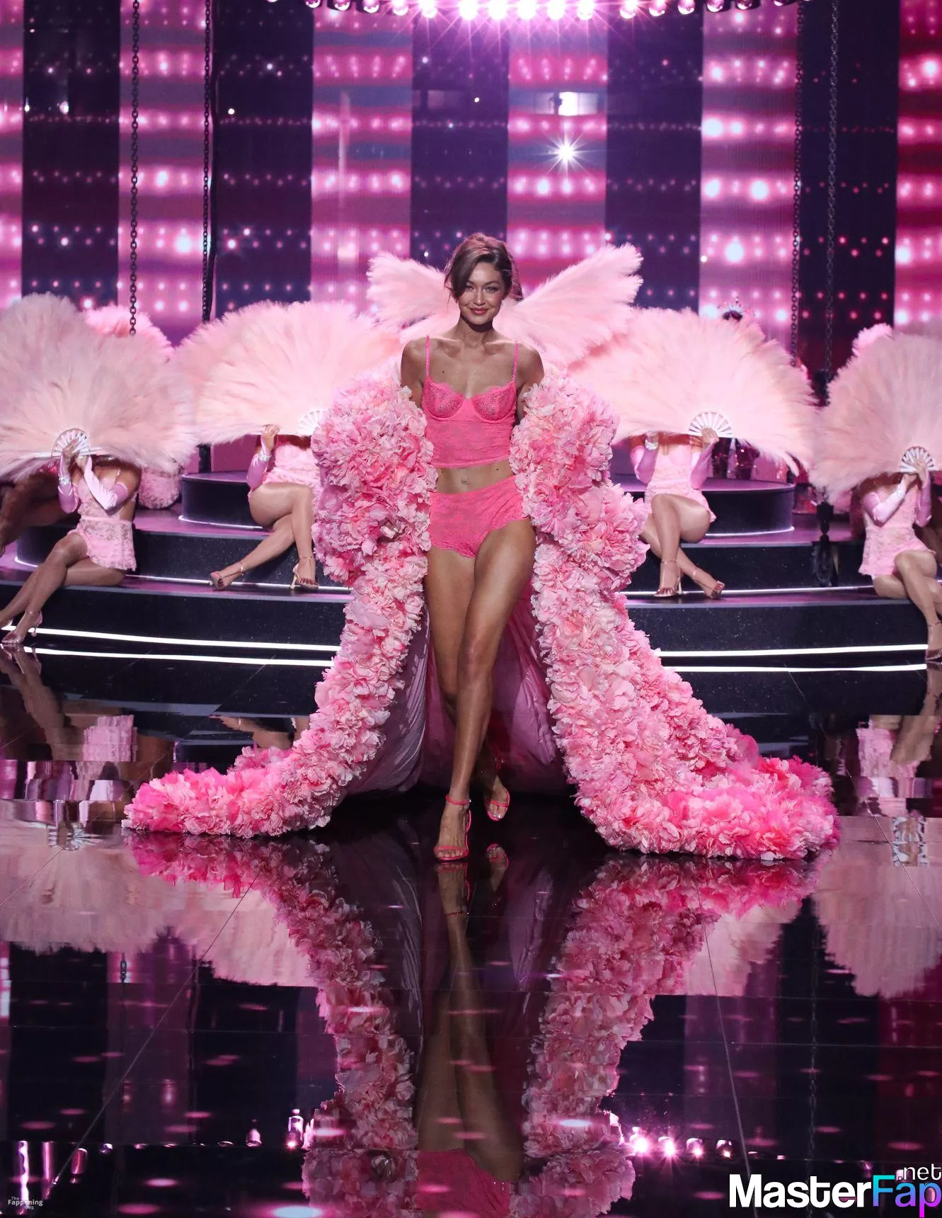 Gigi Hadid Free Leaked Backstage leaks Picture