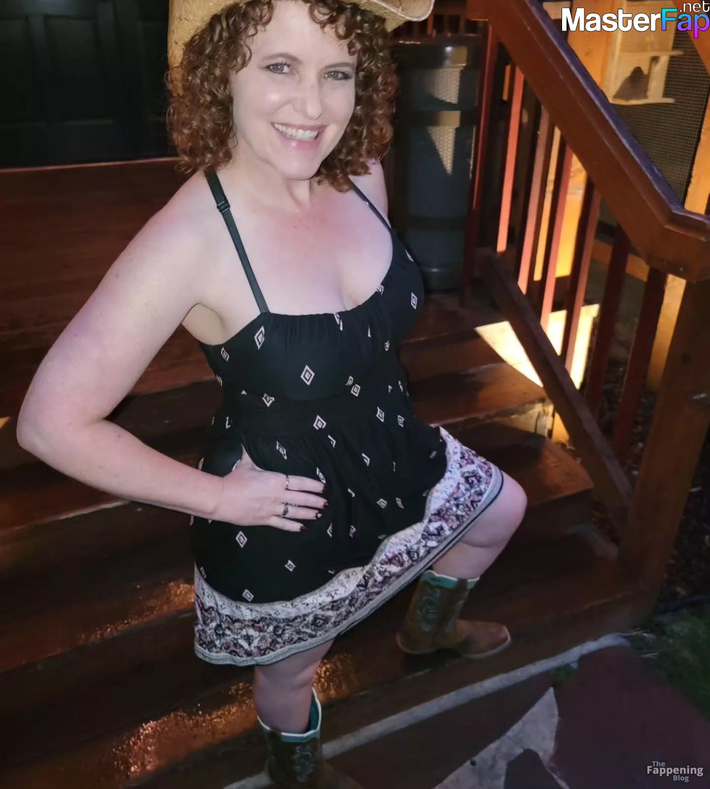 Hairy Debby Free Leaked Facial Picture