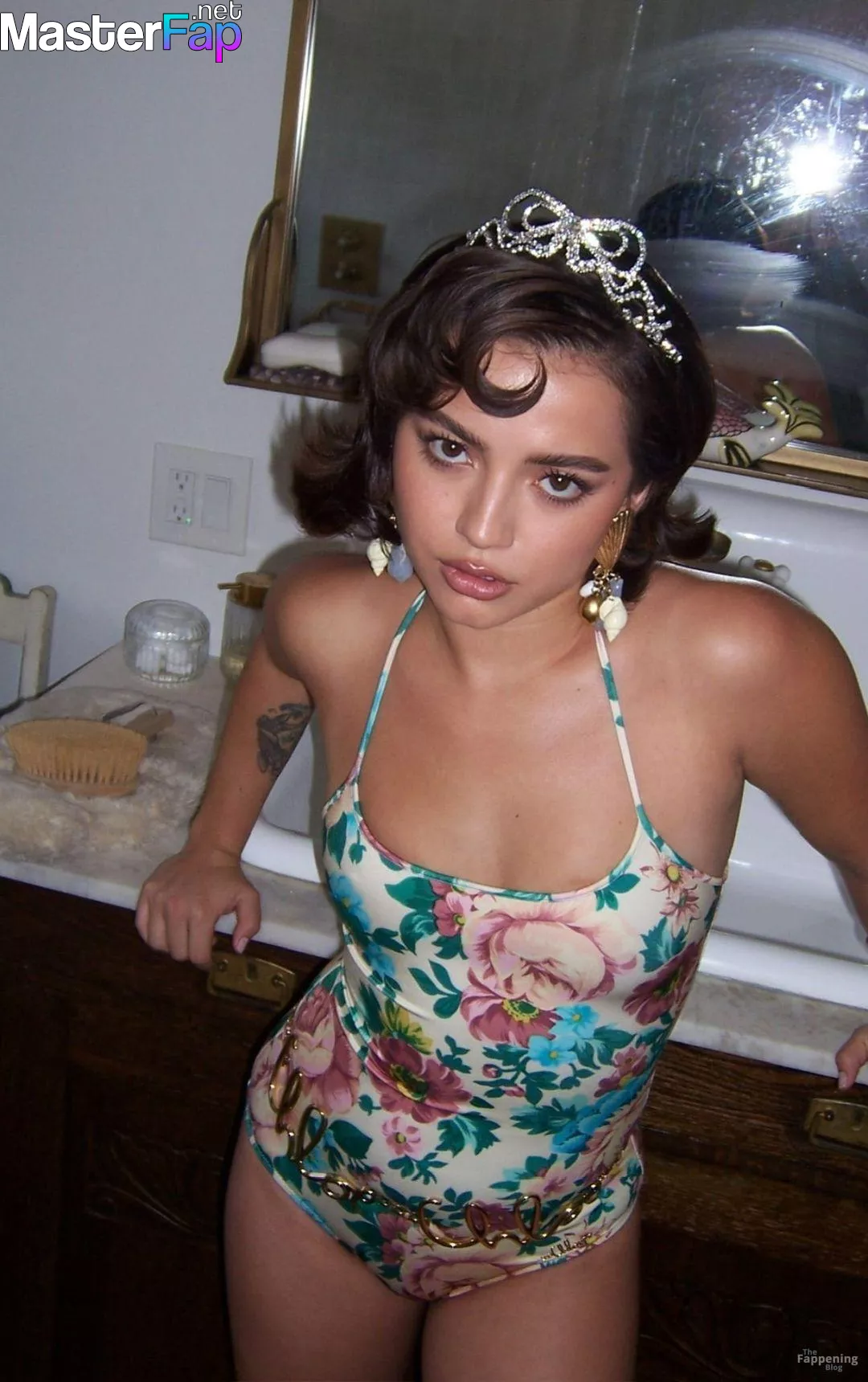 isabela-merced