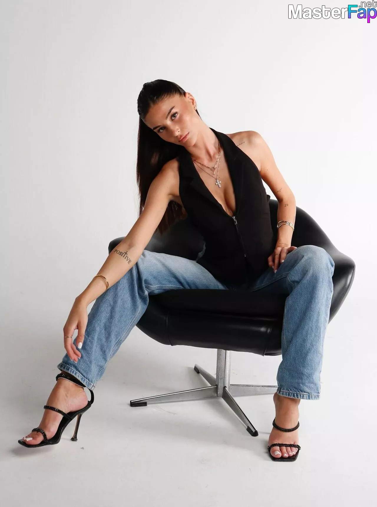 Janina Modica Free Leaked Tits Picture