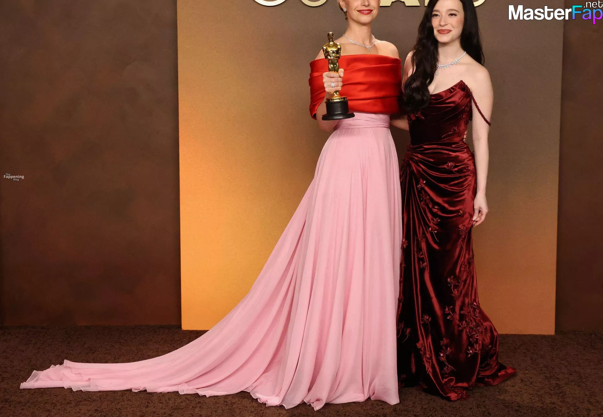 Jessie Buckley Free Leaked Party Picture