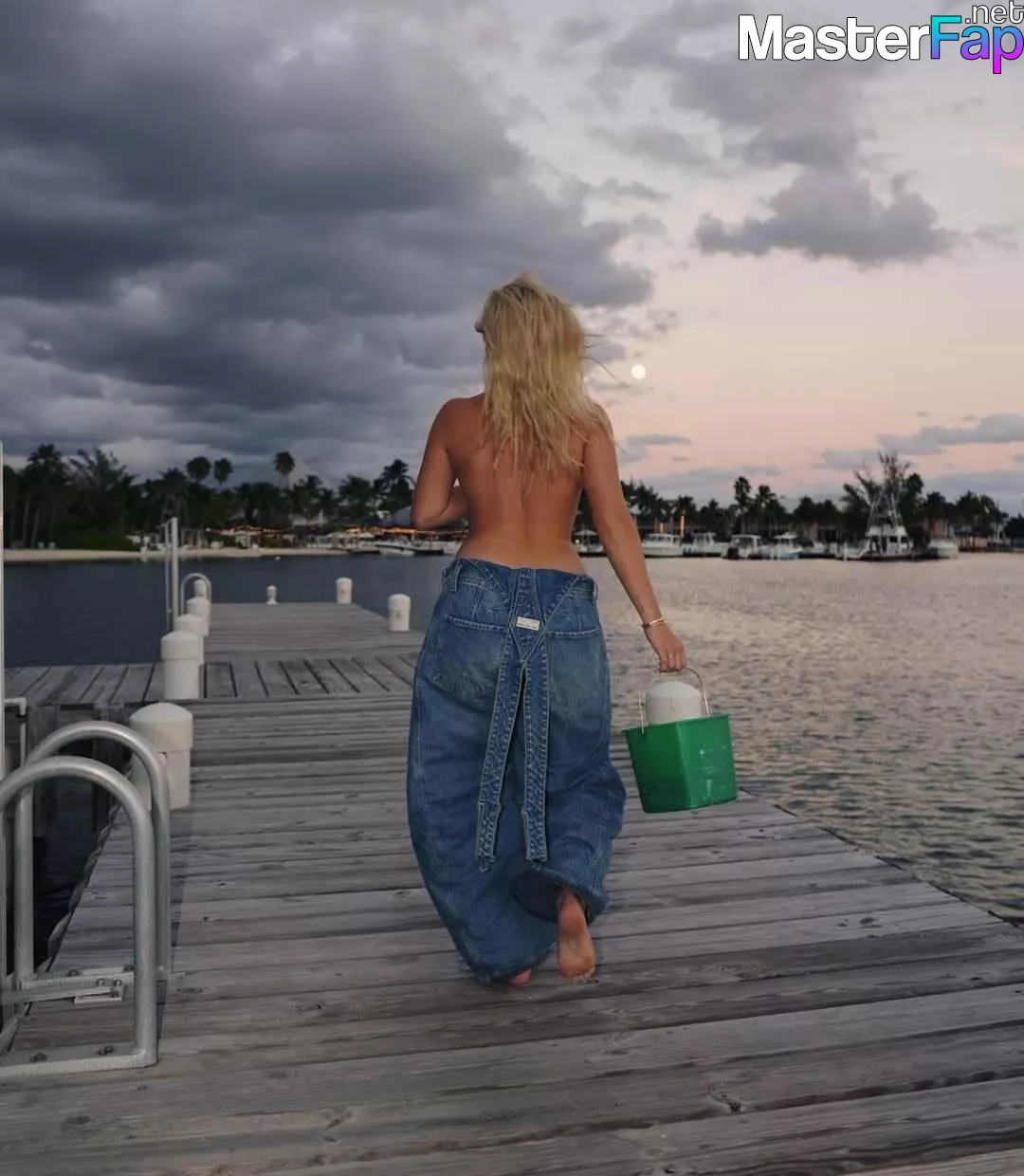 Katie Sigmond Free Leaked Boobs Picture