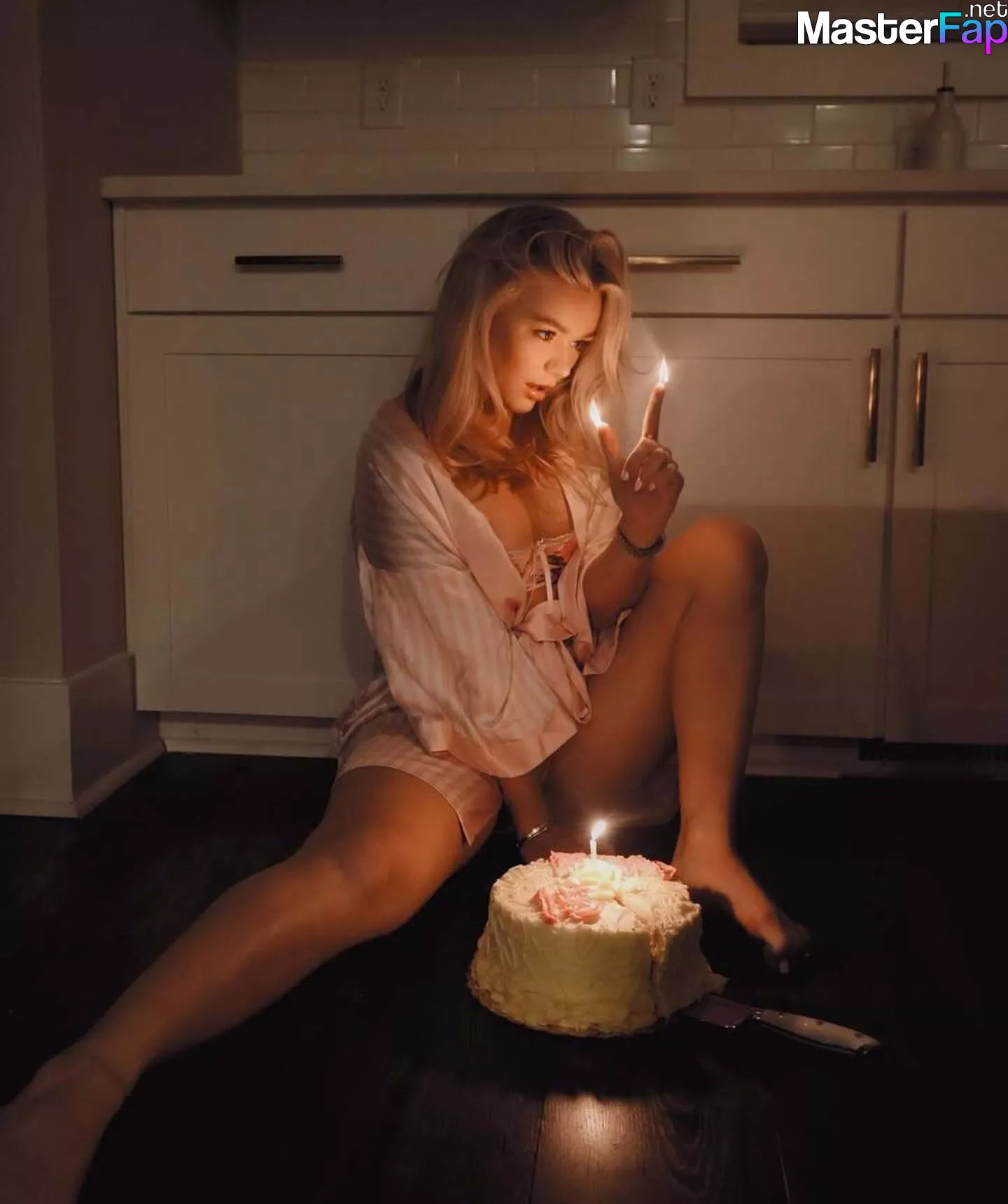 Katie Sigmond Free Leaked Boobs Picture