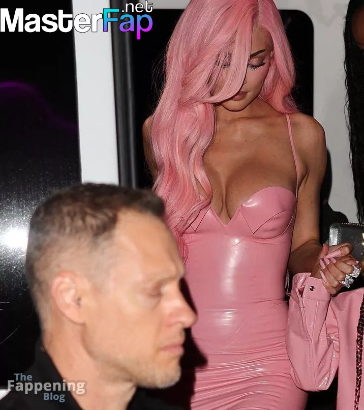 Kim Kardashian Free Leaked Backstage Picture