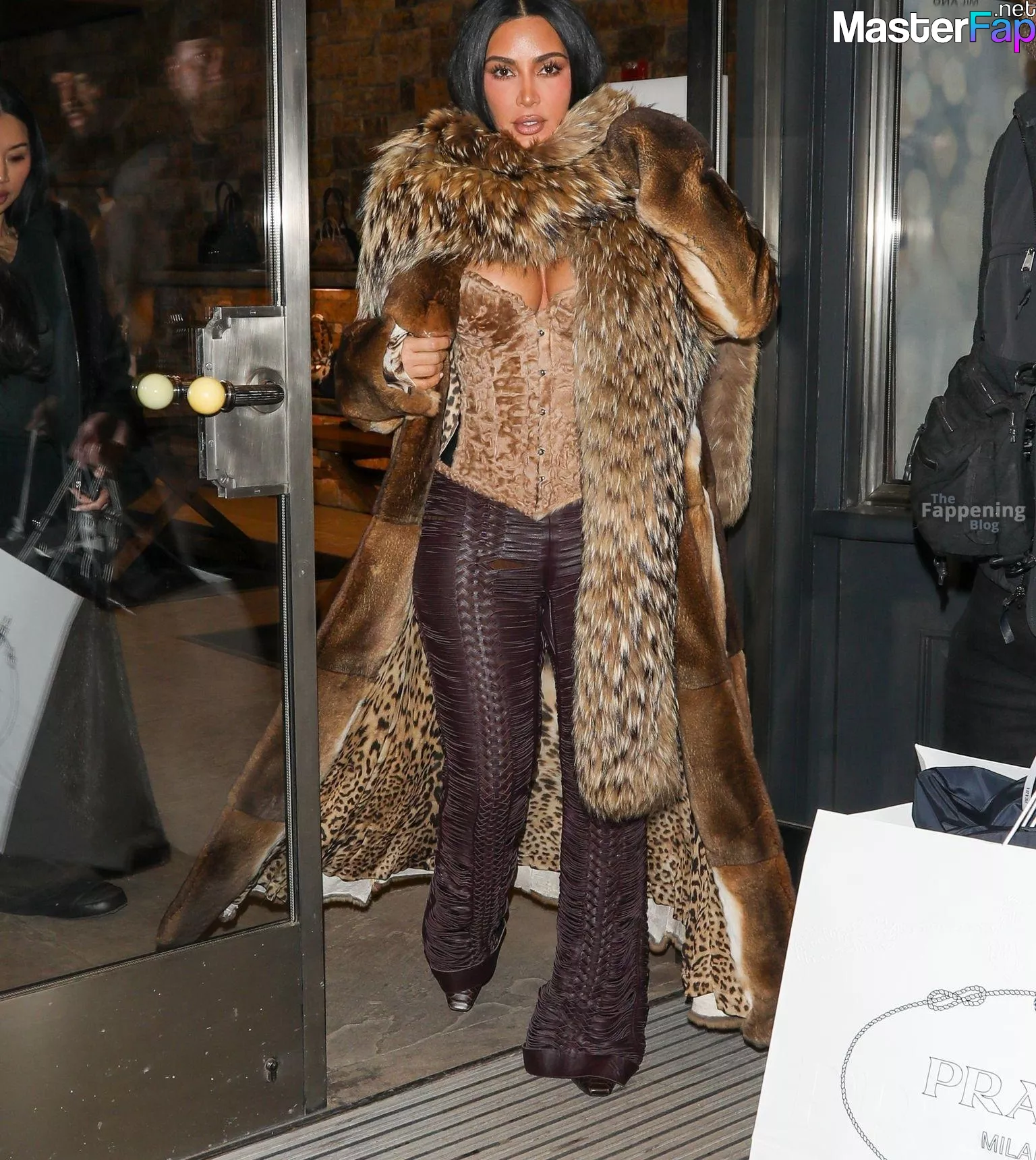 Kim Kardashian Free Leaked Backstage Picture