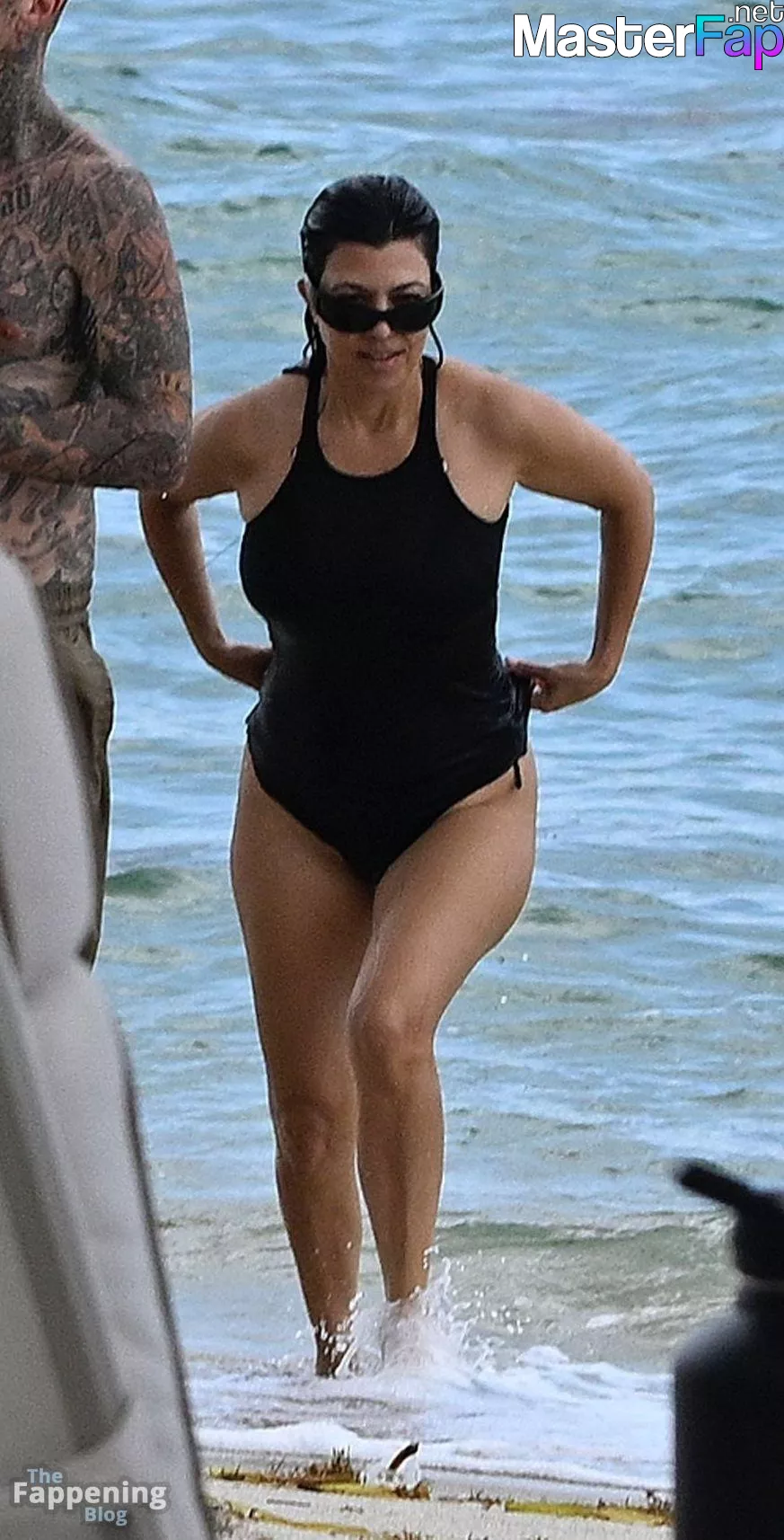 Kourtney Kardashian Free Leaked Orgy Picture