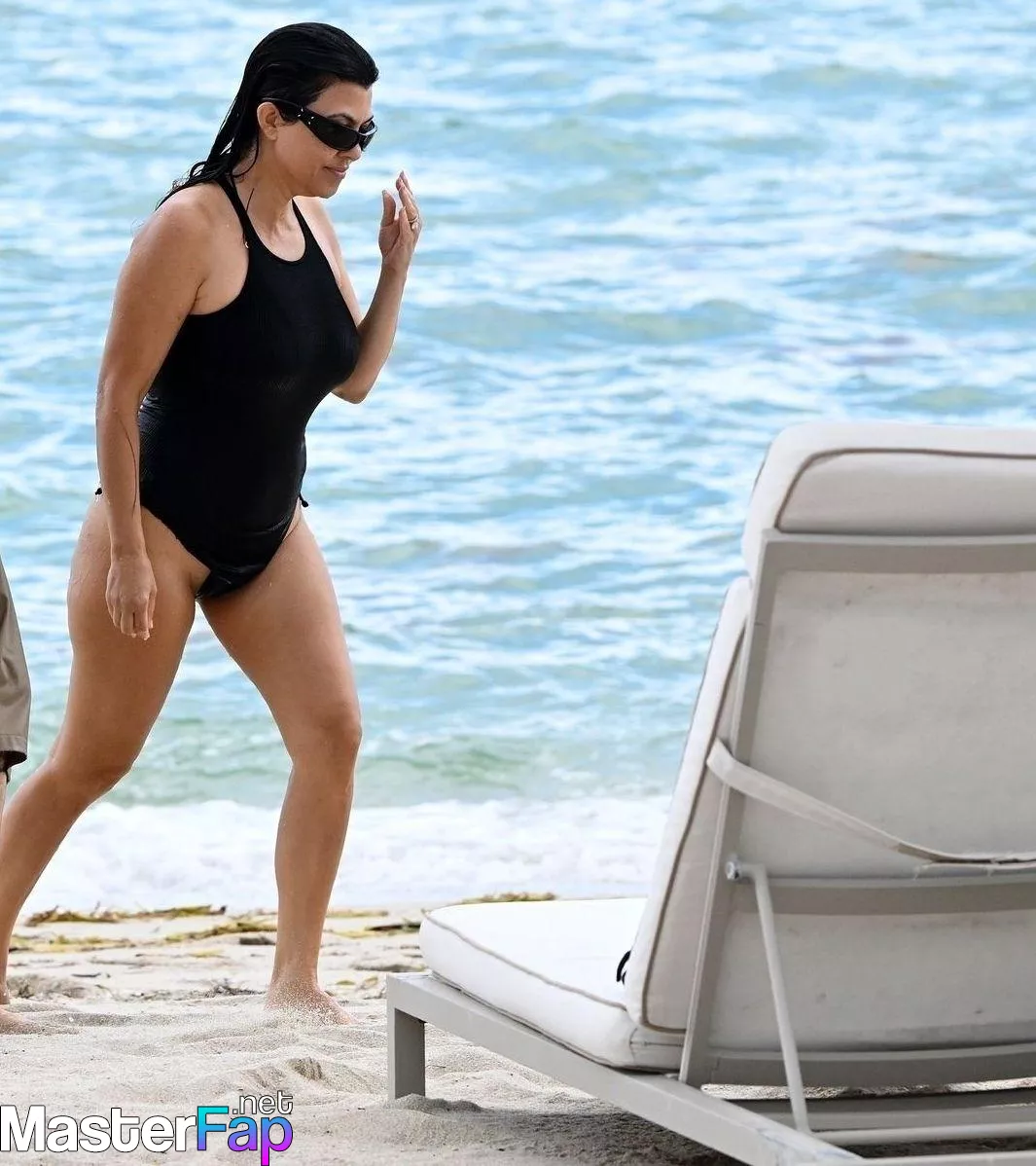 Kourtney Kardashian Free Leaked Threesome leaks Picture