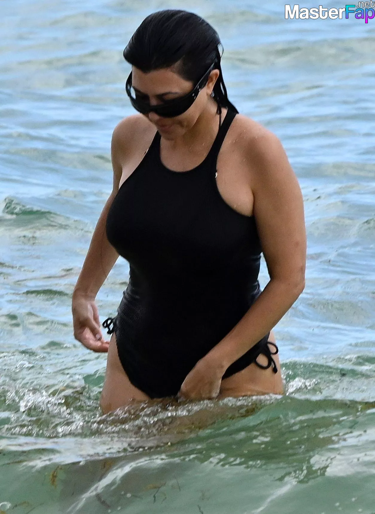 Kourtney Kardashian Free Leaked Public leaks Picture