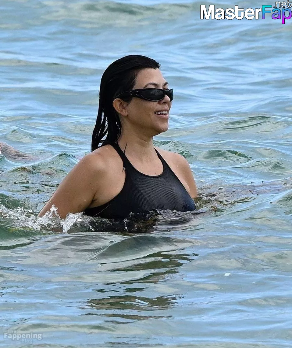 Kourtney Kardashian Free Leaked Boobs Picture