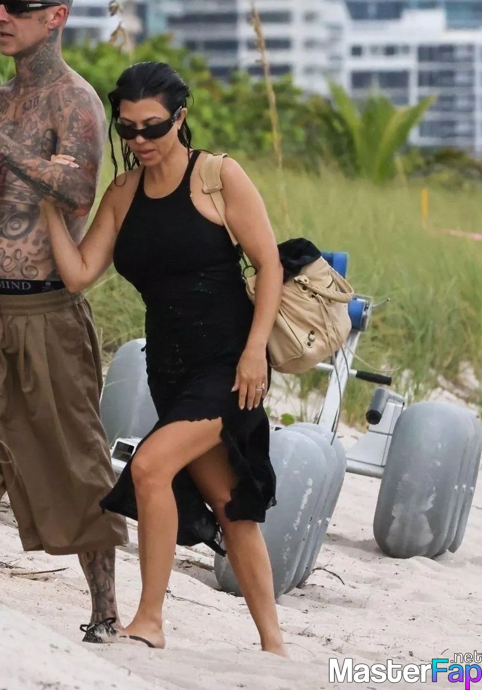 Kourtney Kardashian Free Leaked Pussy leaks Picture