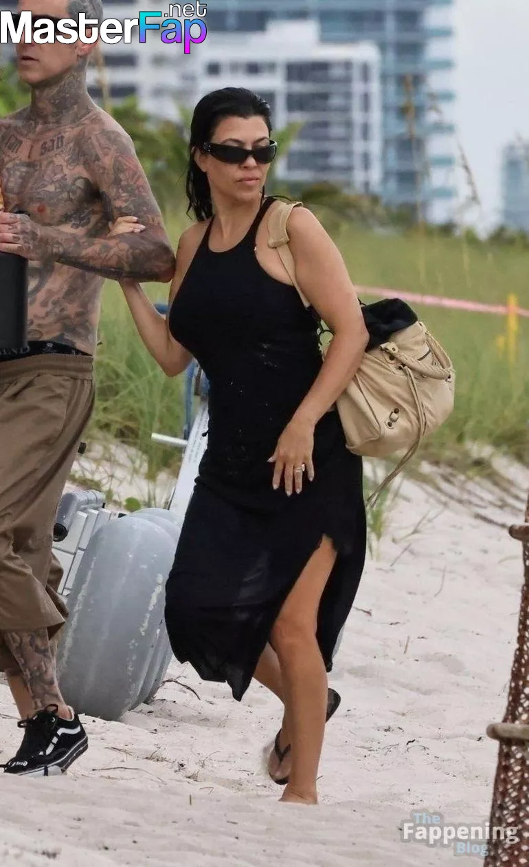 Kourtney Kardashian Free Leaked Striptease leaks Picture