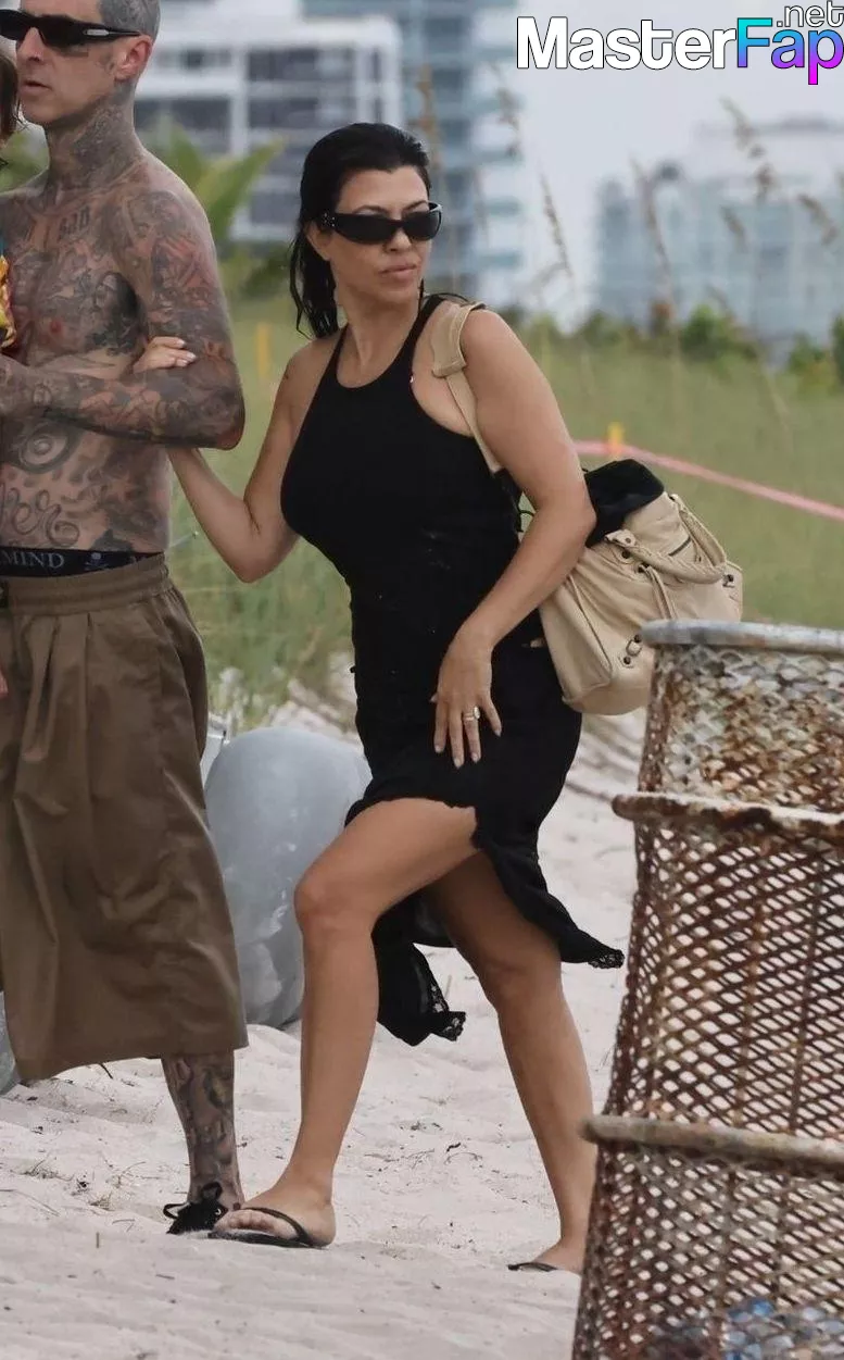 Kourtney Kardashian Free Leaked Backstage leaks Picture