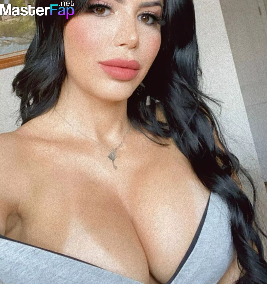 Larissa Johnson Free Leaked Tits Picture