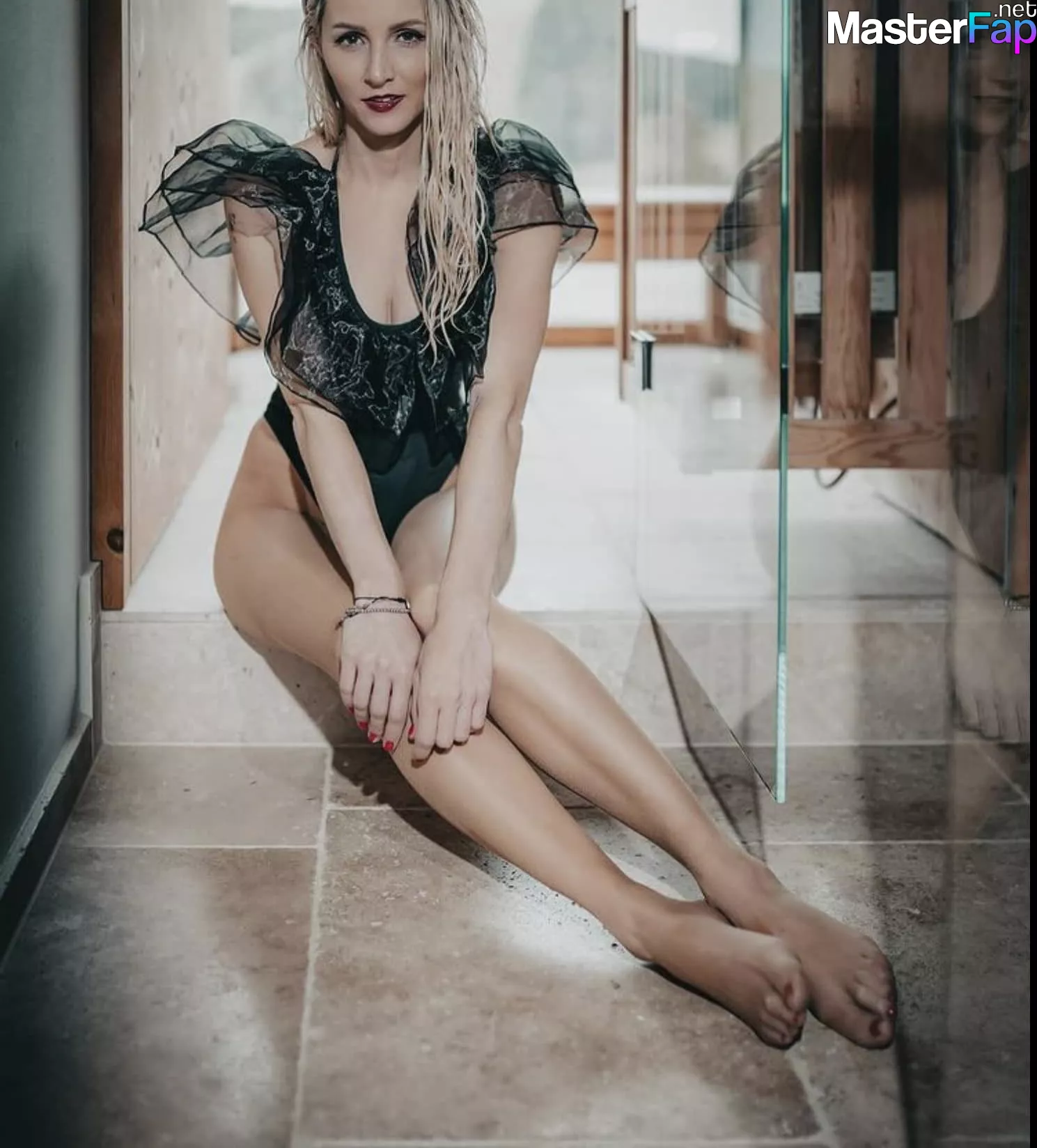 Melissa Naschenweng Free Nudes Album 9 Pictures | MasterFap.net