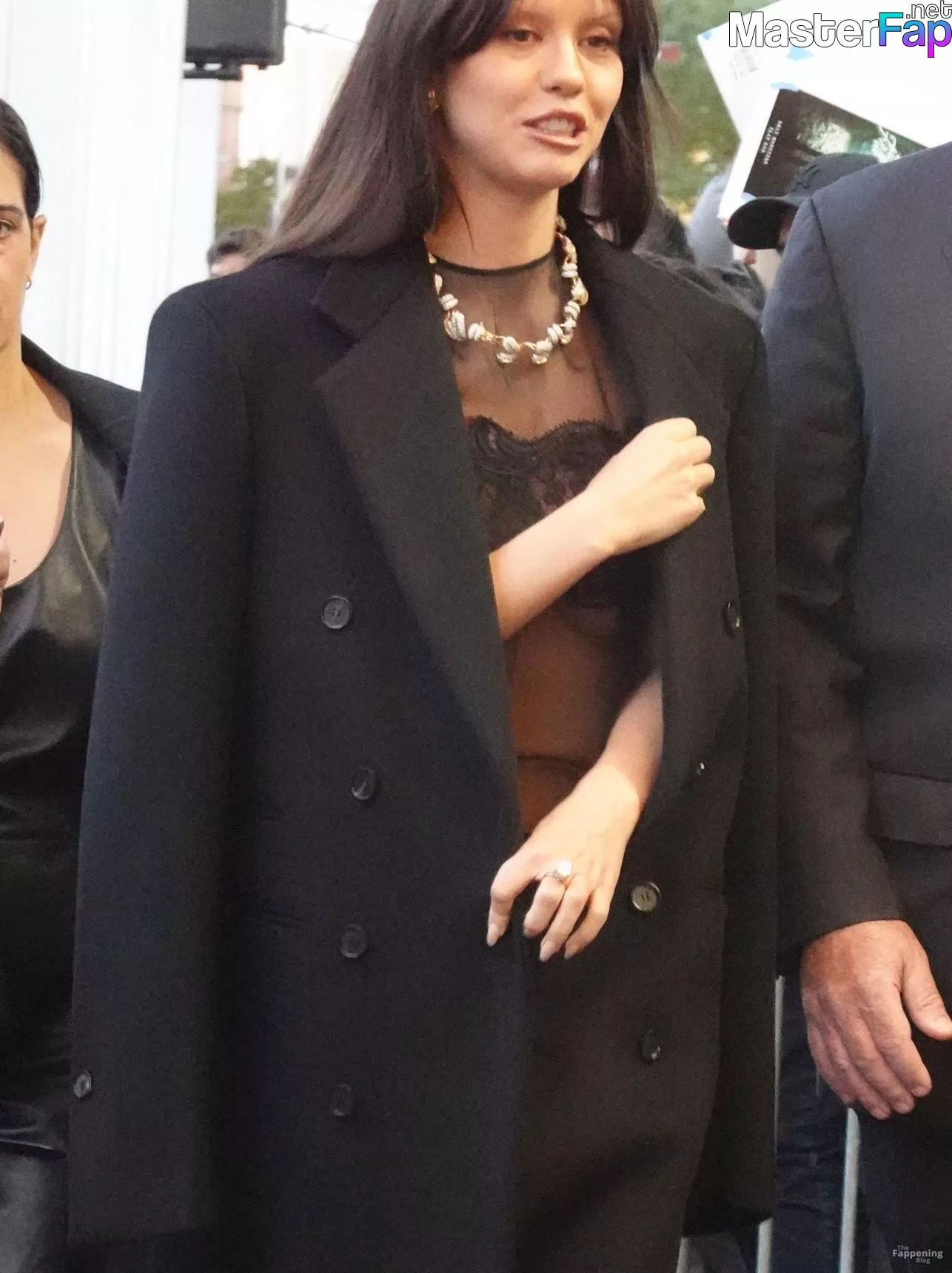 Mia Goth Free Leaked Public leaks Picture