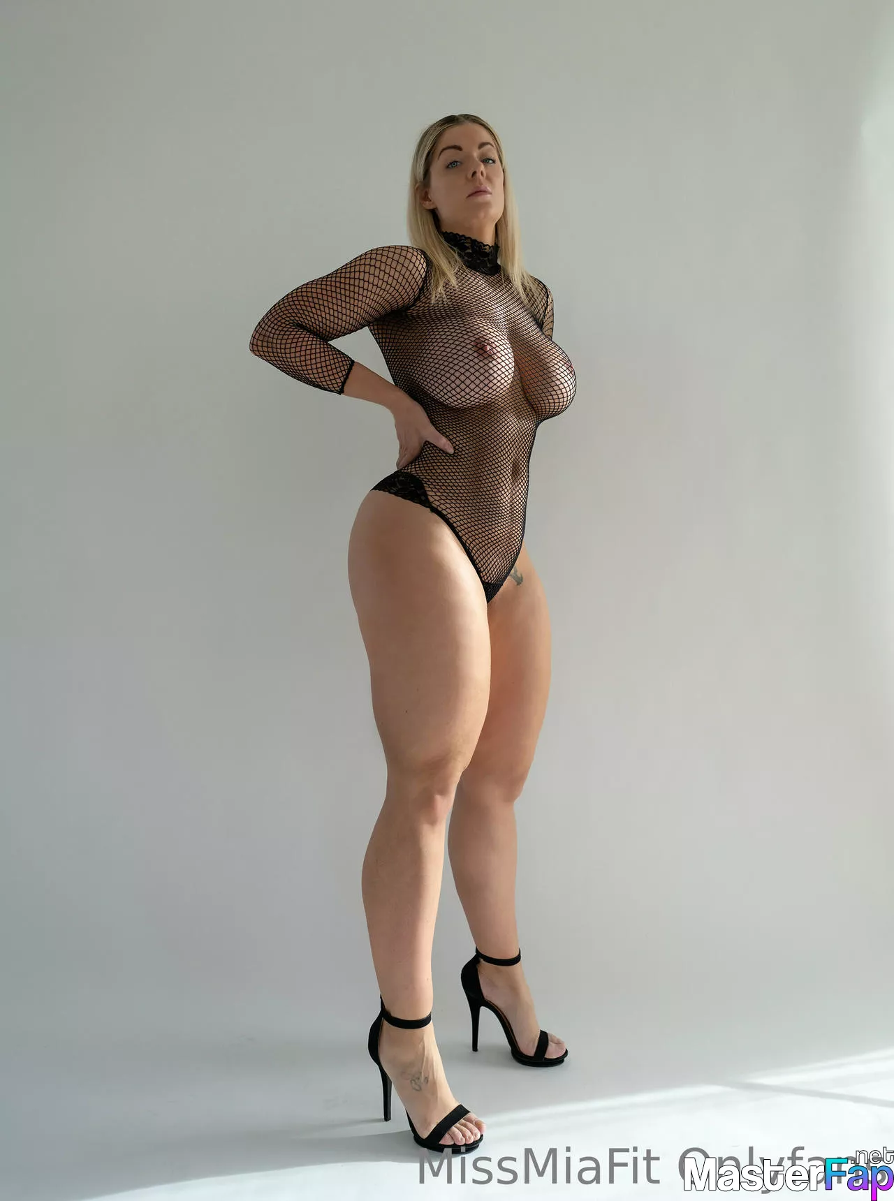 Mia sand nude