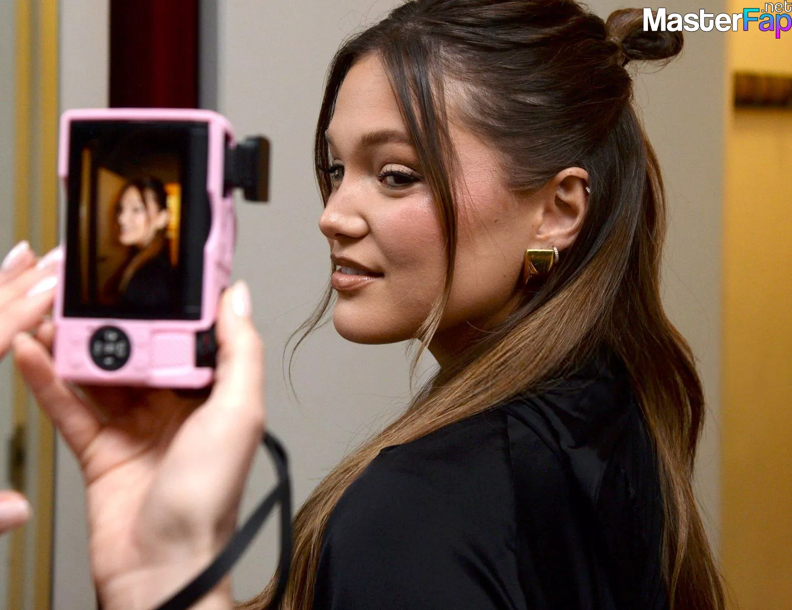 Olivia Holt Free Leaked Backstage Picture