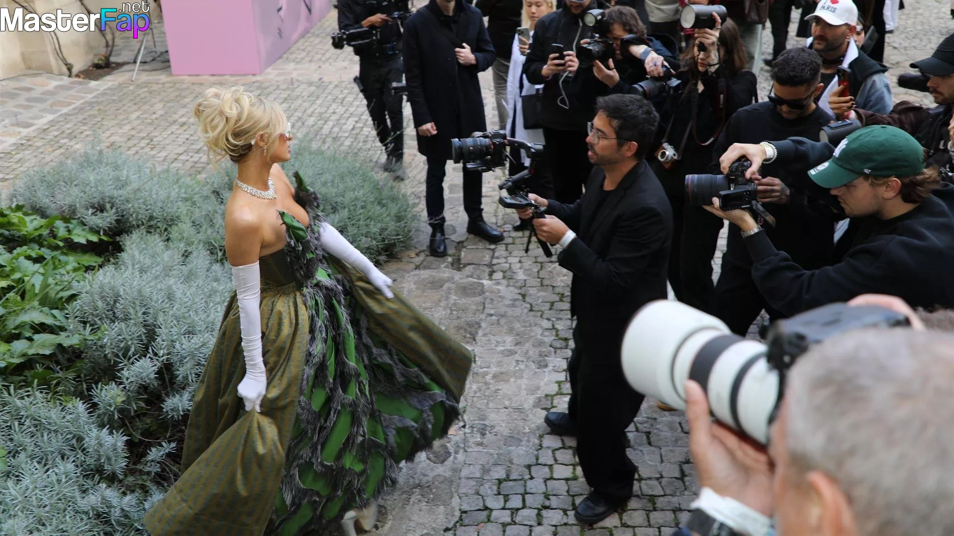 Paris Hilton Free Leaked Fingering Picture