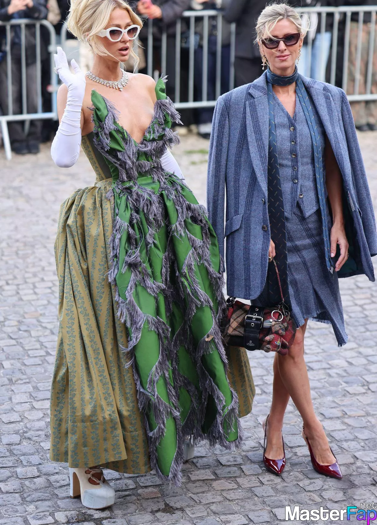 Paris Hilton Free Leaked Blowjob leaks Picture