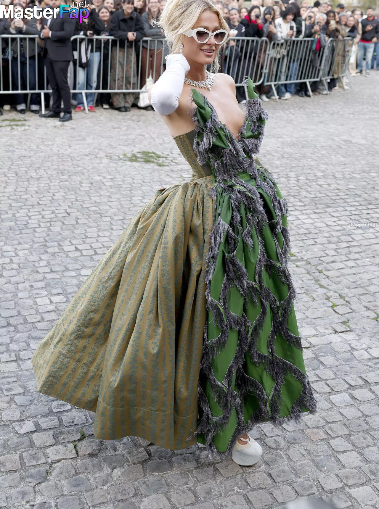 Paris Hilton Free Leaked Interracial Picture