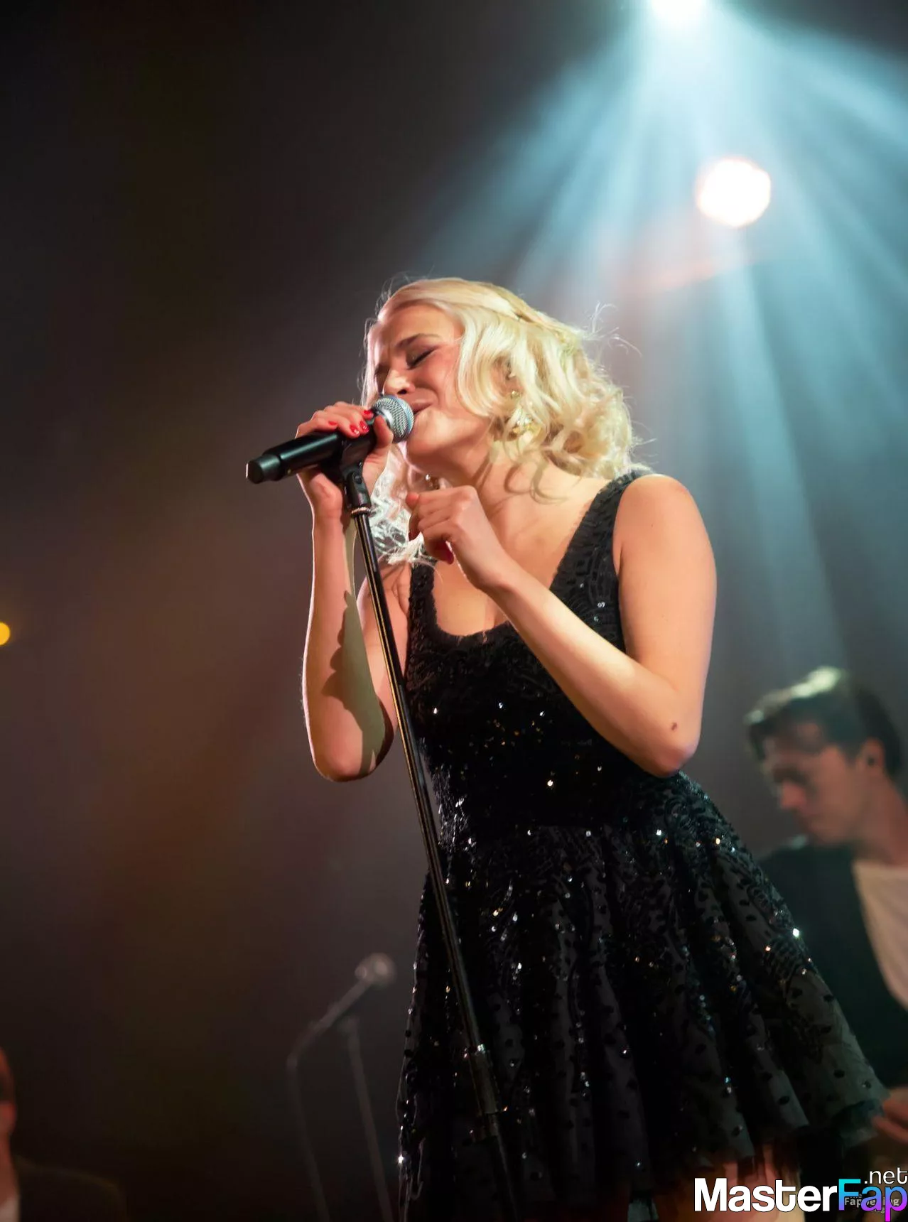 Pixie Lott Free Leaked Boobs Picture