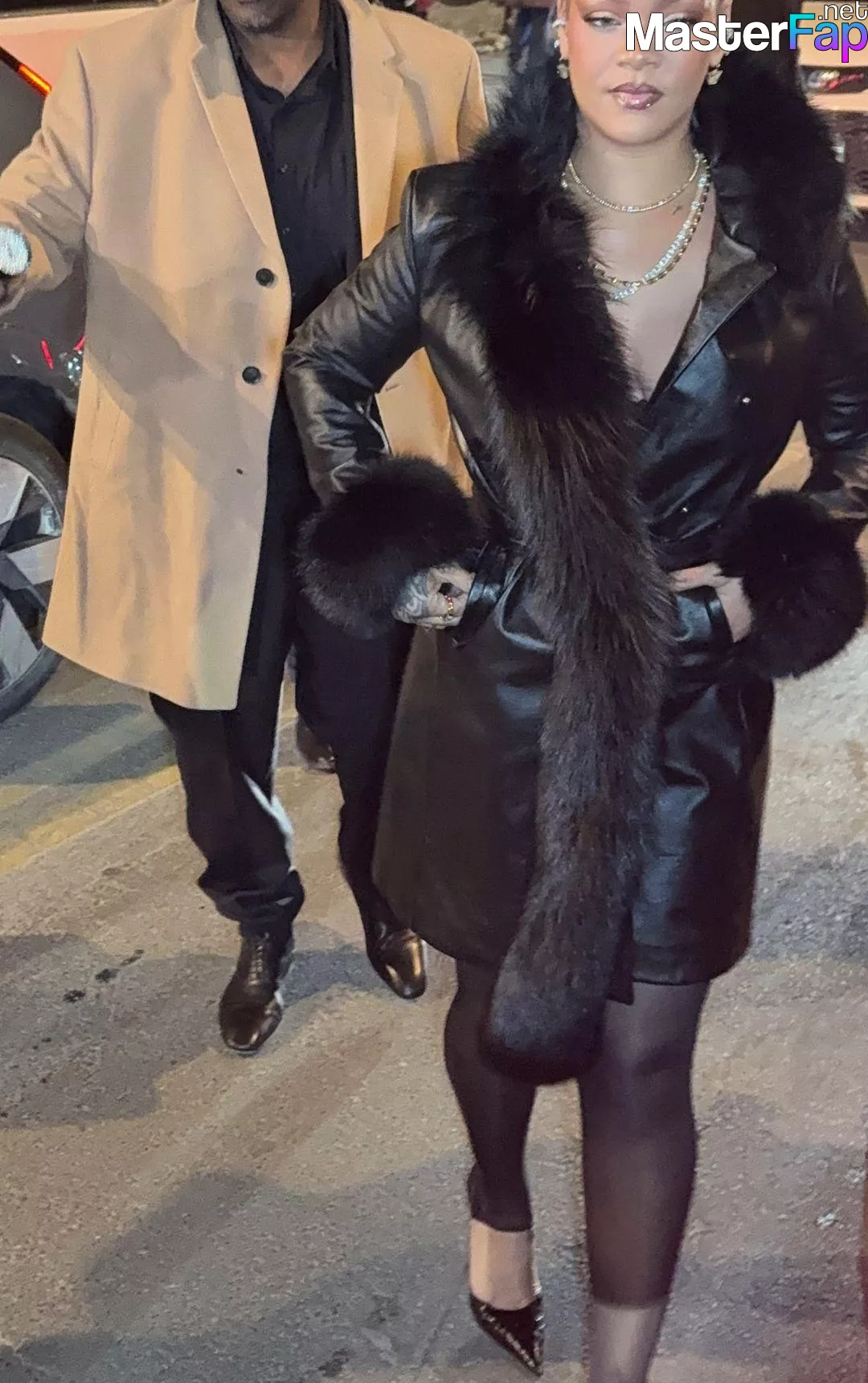 Rihanna Free Leaked Butt Picture