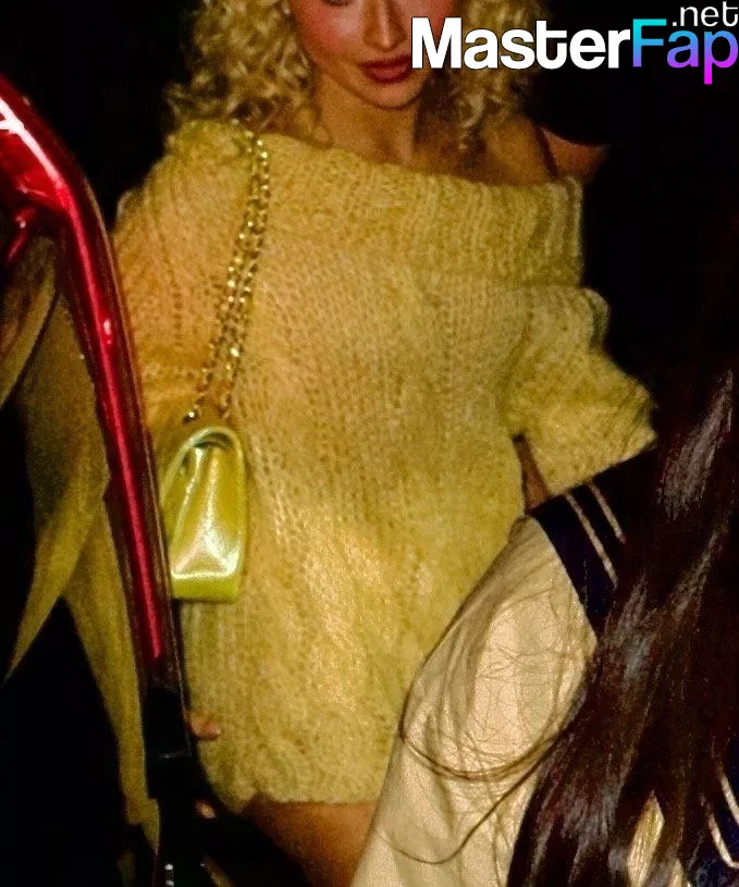 Sabrina Carpenter Free Leaked Toys Picture