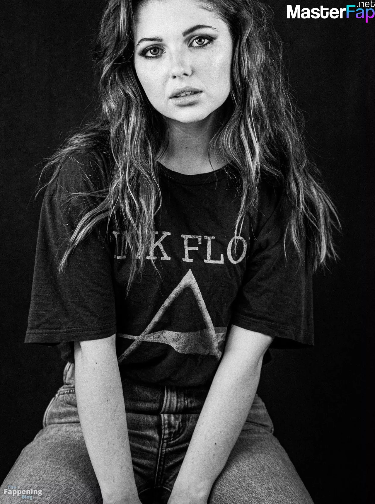 Samantha Hanratty Free Leaked Blowjob Picture