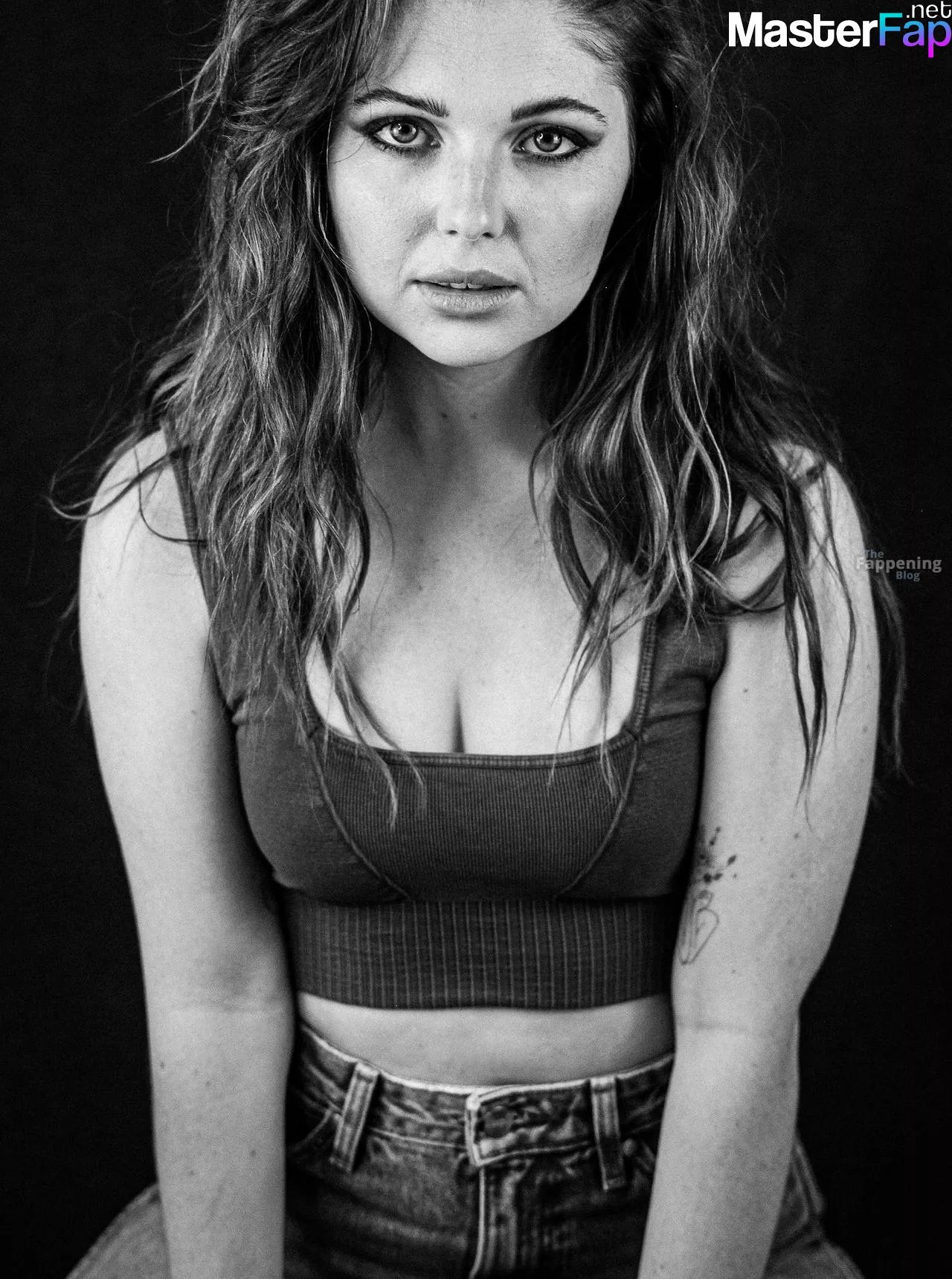 Samantha Hanratty Free Leaked Licking Picture