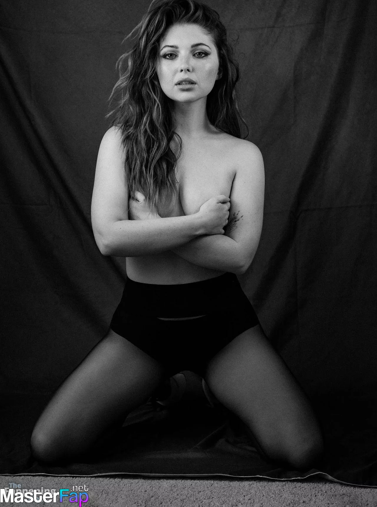 Samantha Hanratty Free Leaked Striptease Picture